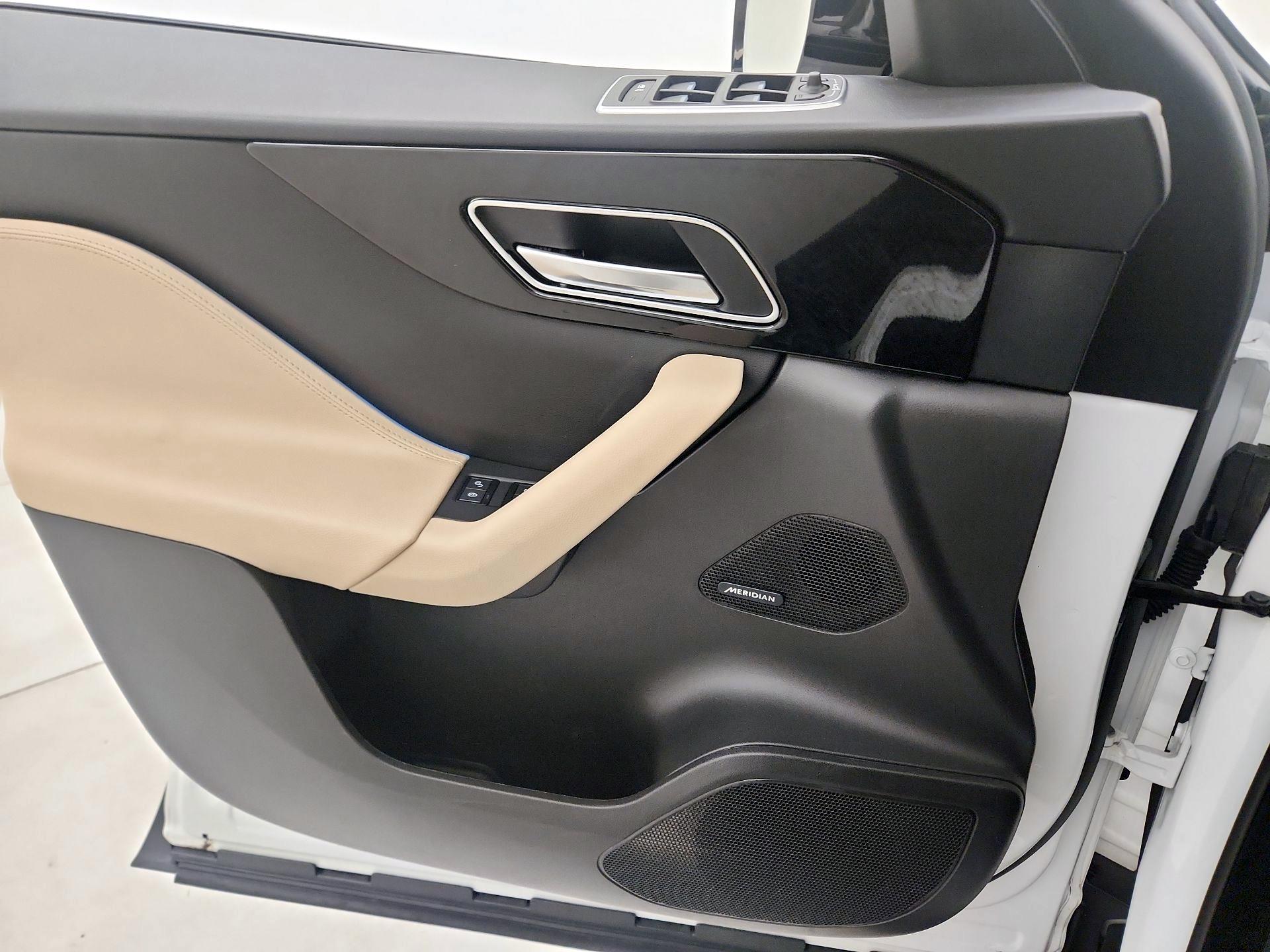 Thumbnail: 2020 Jaguar F-Pace - 12