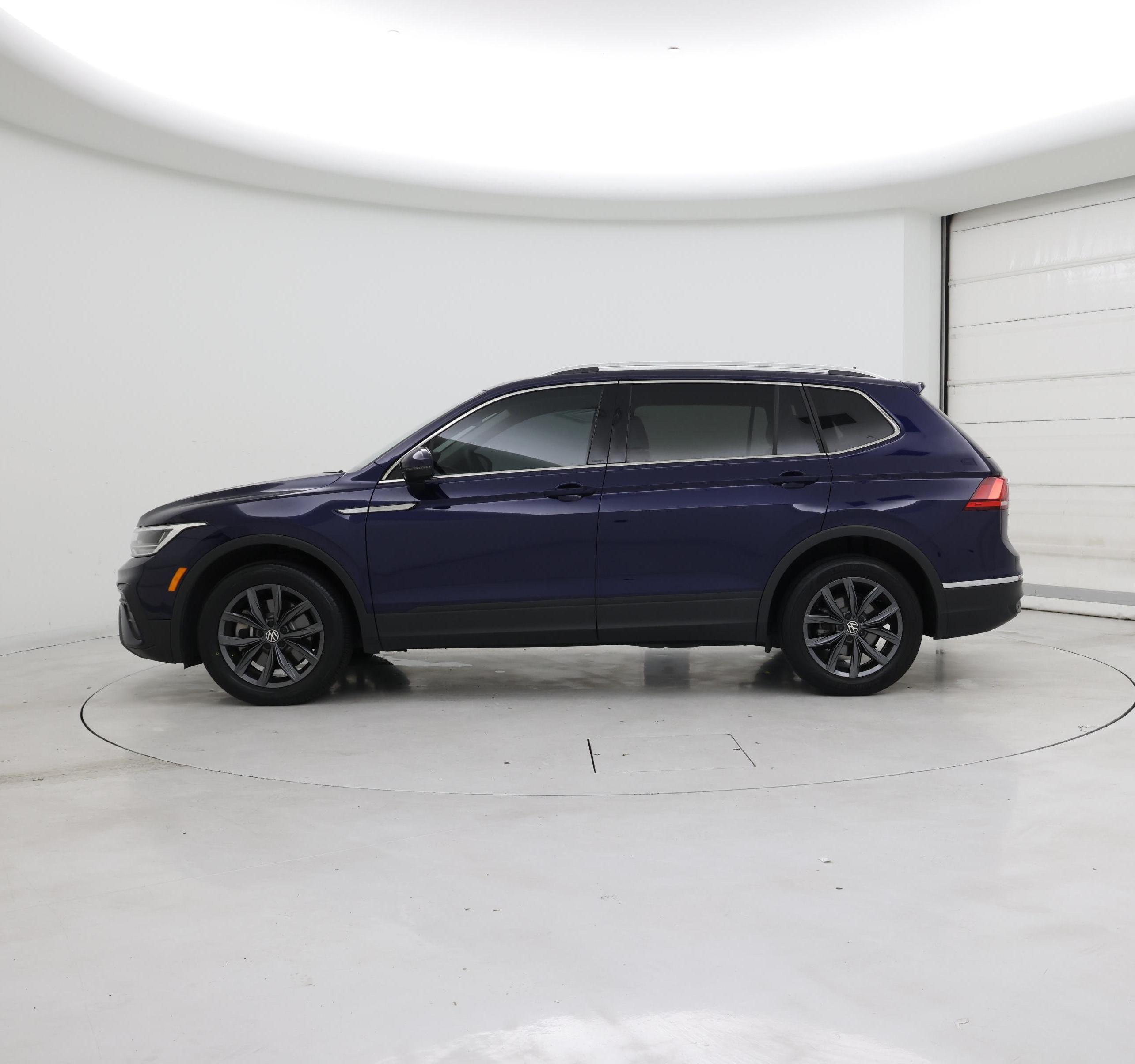 Thumbnail: 2022 Volkswagen Tiguan - 3