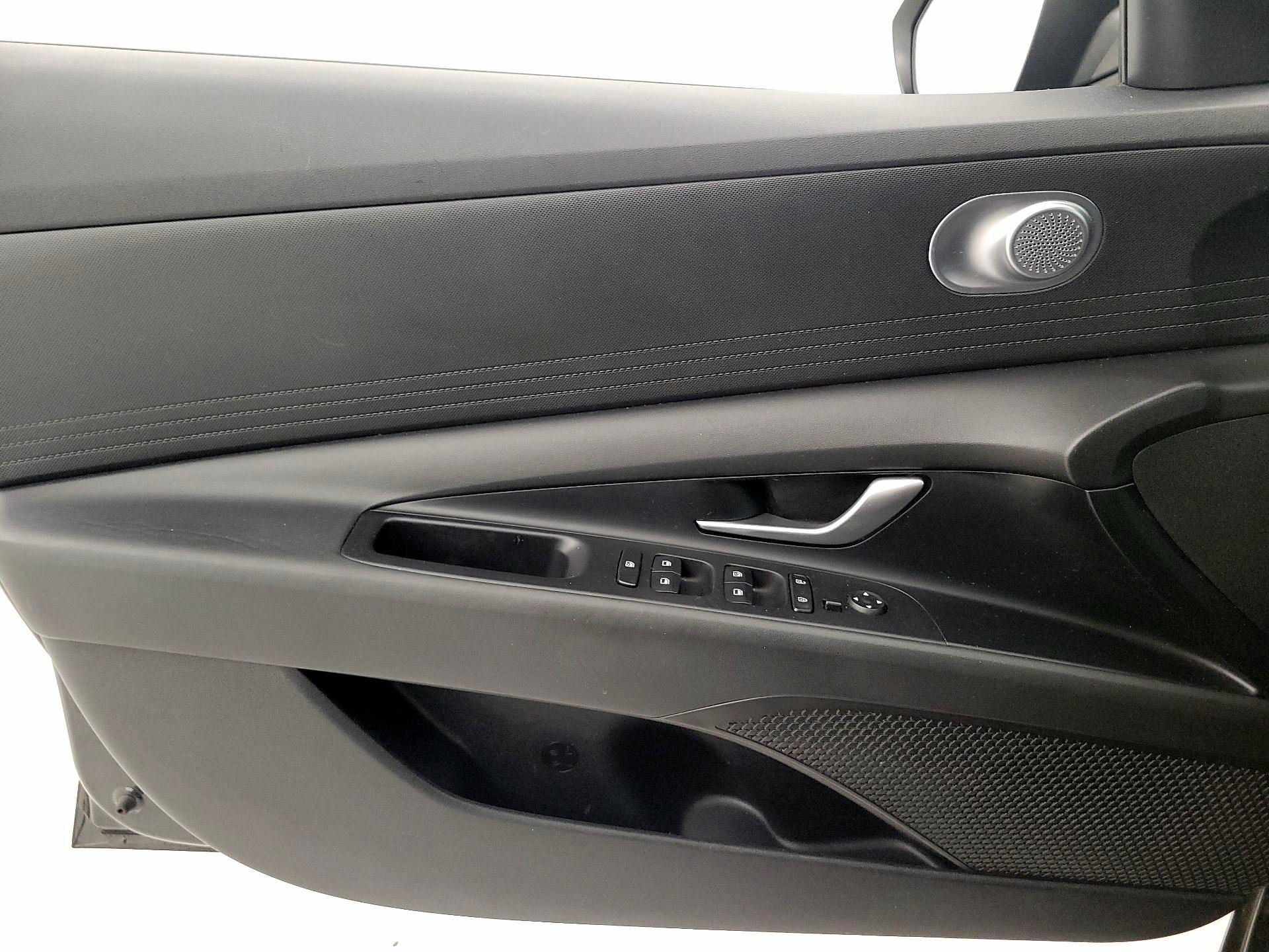 Thumbnail: 2022 Hyundai Elantra - 12