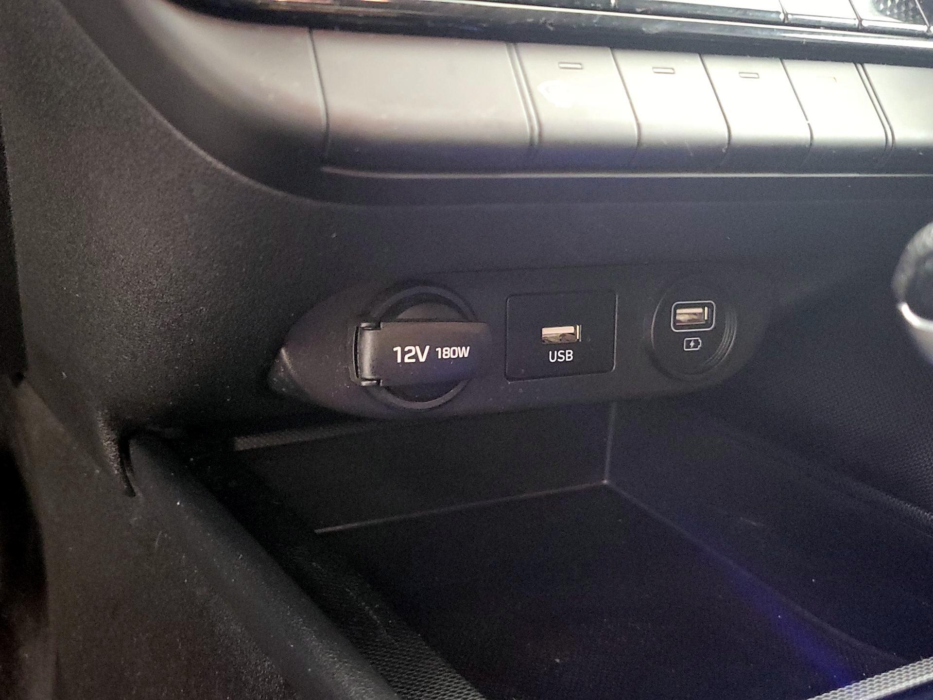 Thumbnail: 2022 Hyundai Elantra - 18