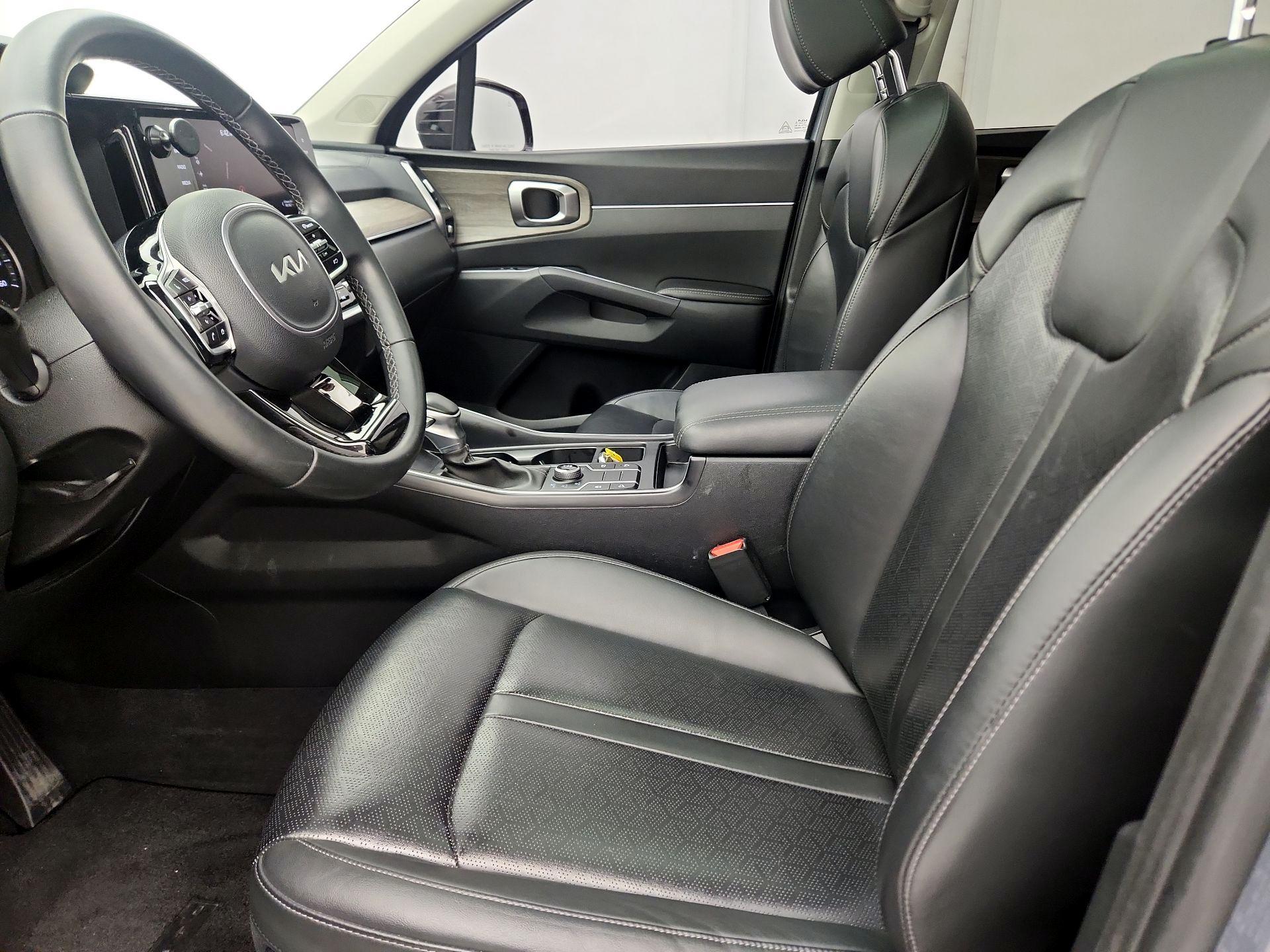 Thumbnail: 2023 Kia Sorento - 11