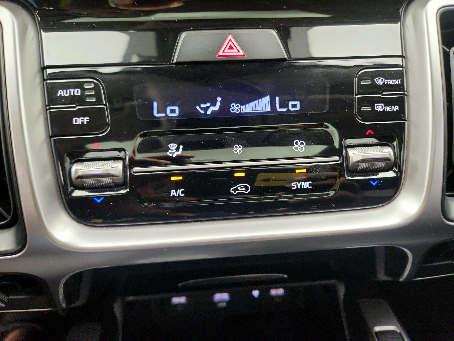 Thumbnail: 2023 Kia Sorento - 17