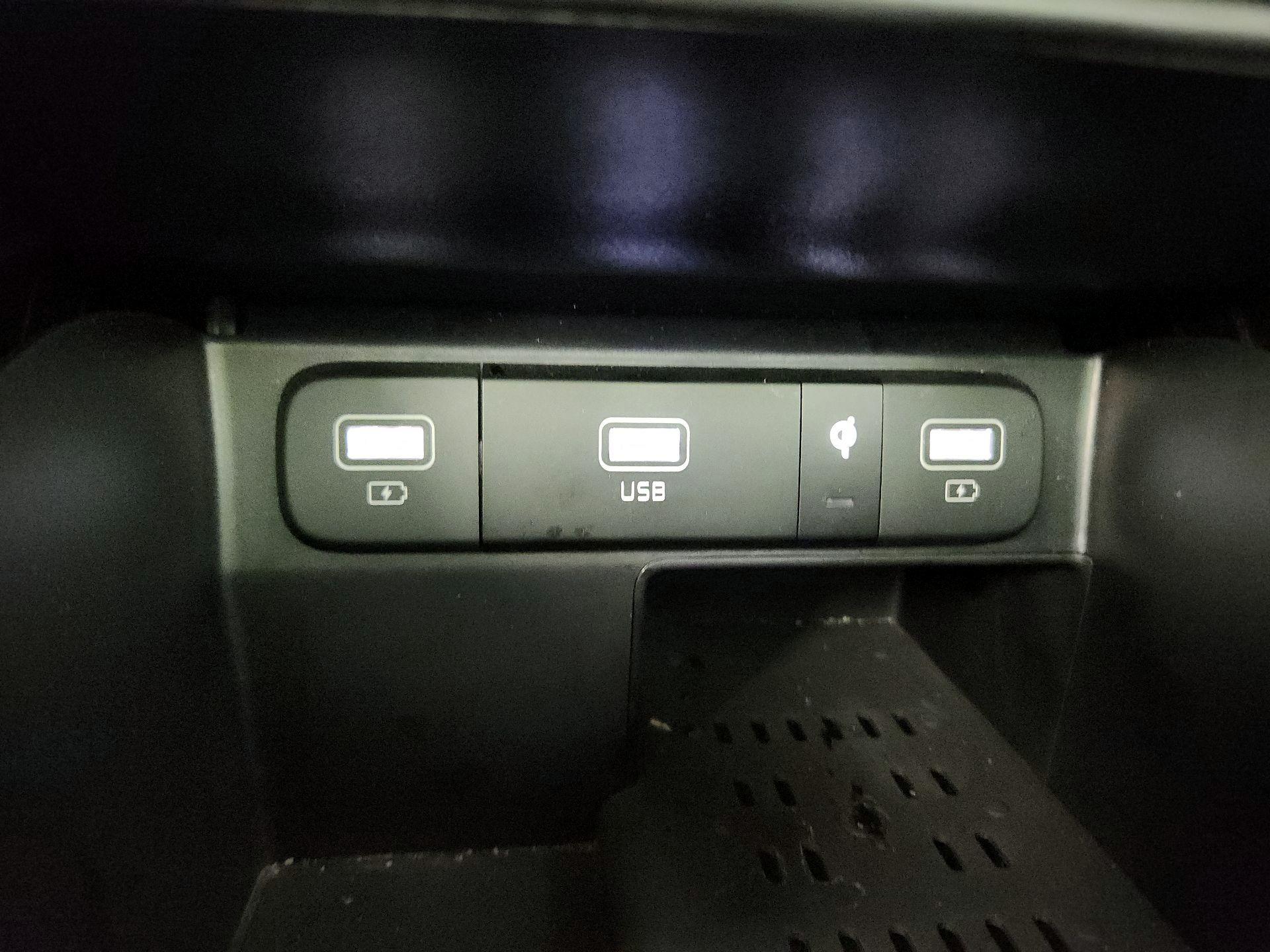 Thumbnail: 2023 Kia Sorento - 19