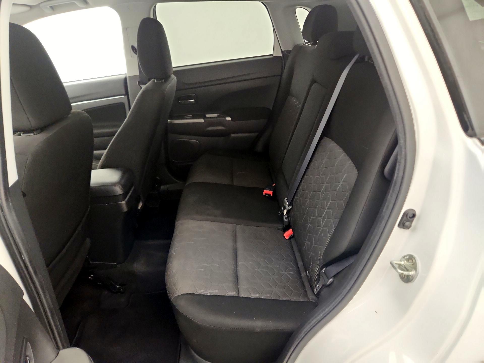 Thumbnail: 2020 Mitsubishi Outlander Sport - 19