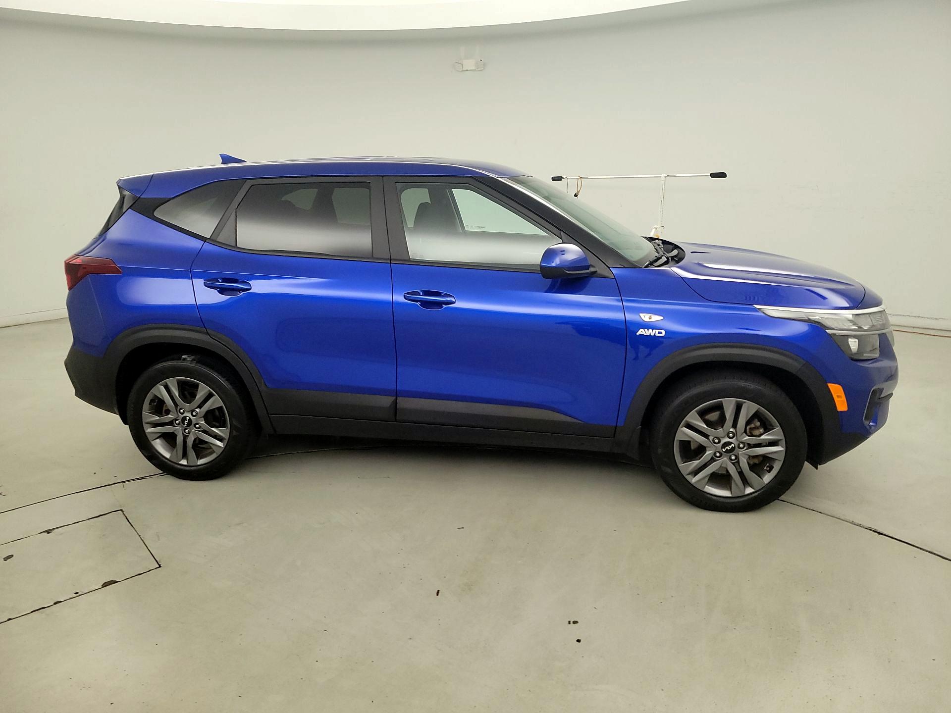 Thumbnail: 2023 Kia Seltos - 4