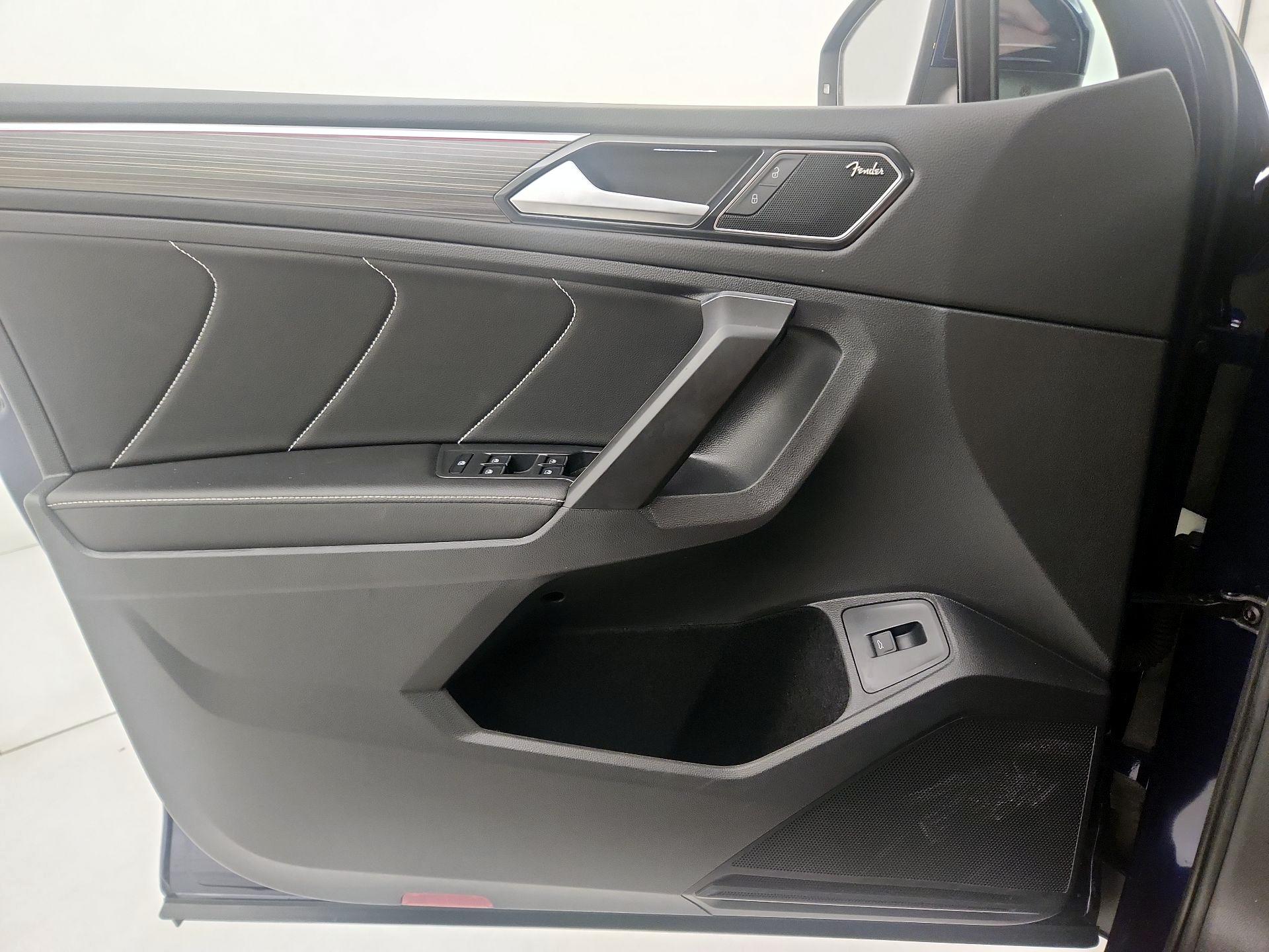 Thumbnail: 2022 Volkswagen Tiguan - 12