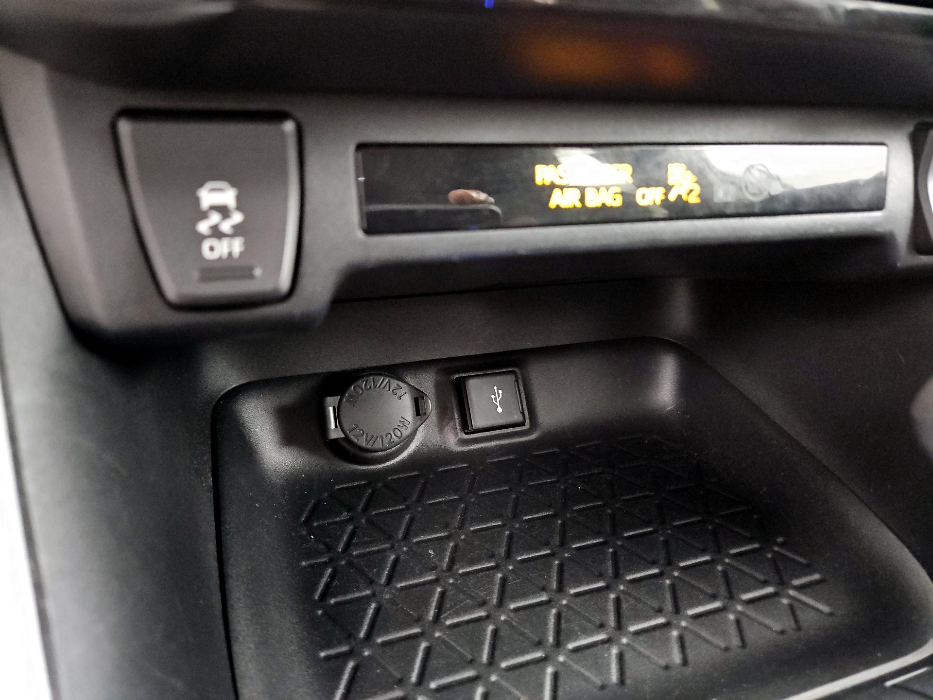 Thumbnail: 2021 Toyota RAV4 - 18