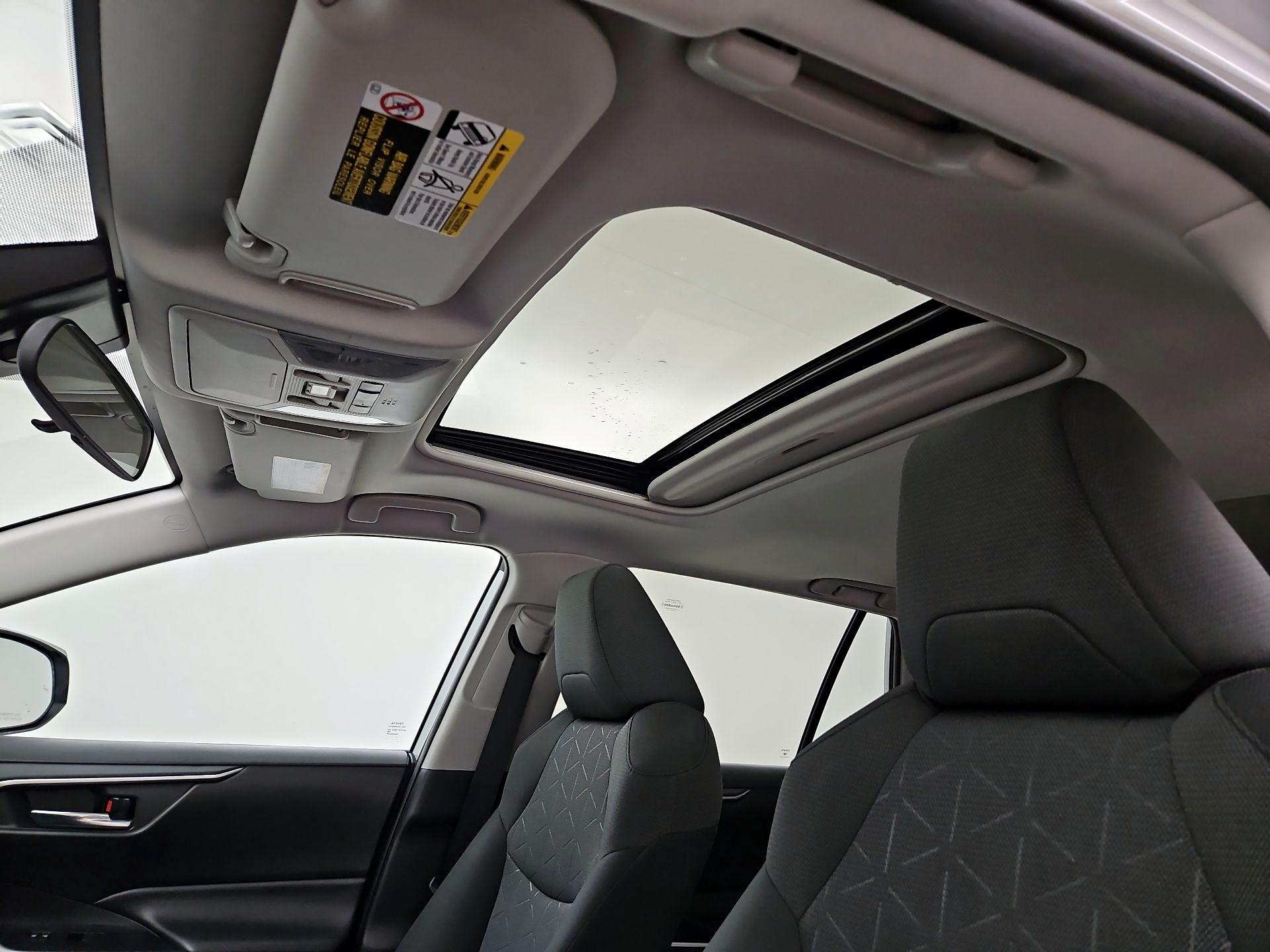 Thumbnail: 2021 Toyota RAV4 - 19