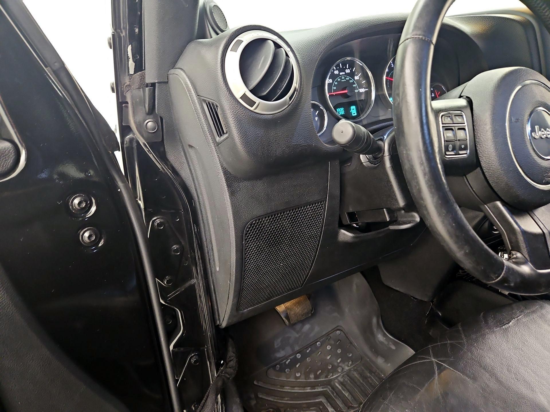 Thumbnail: 2014 Jeep Wrangler - 13