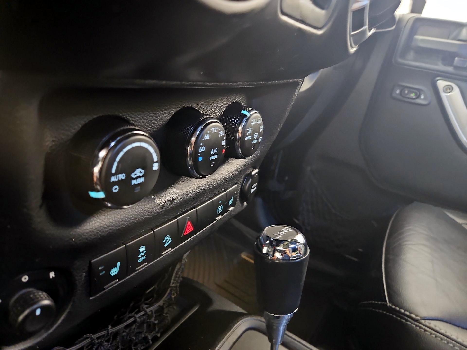 Thumbnail: 2014 Jeep Wrangler - 15