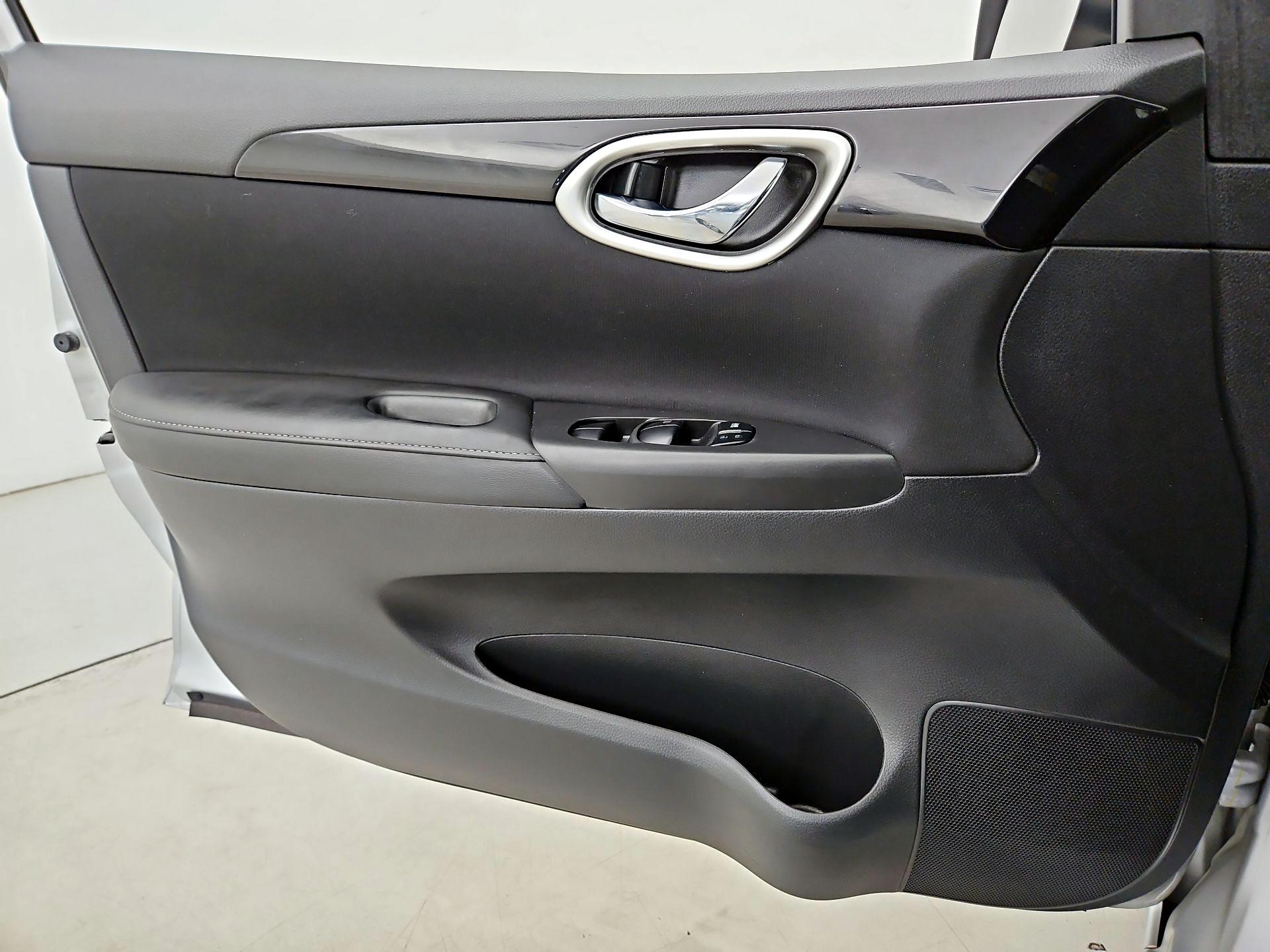 Thumbnail: 2019 Nissan Sentra - 12