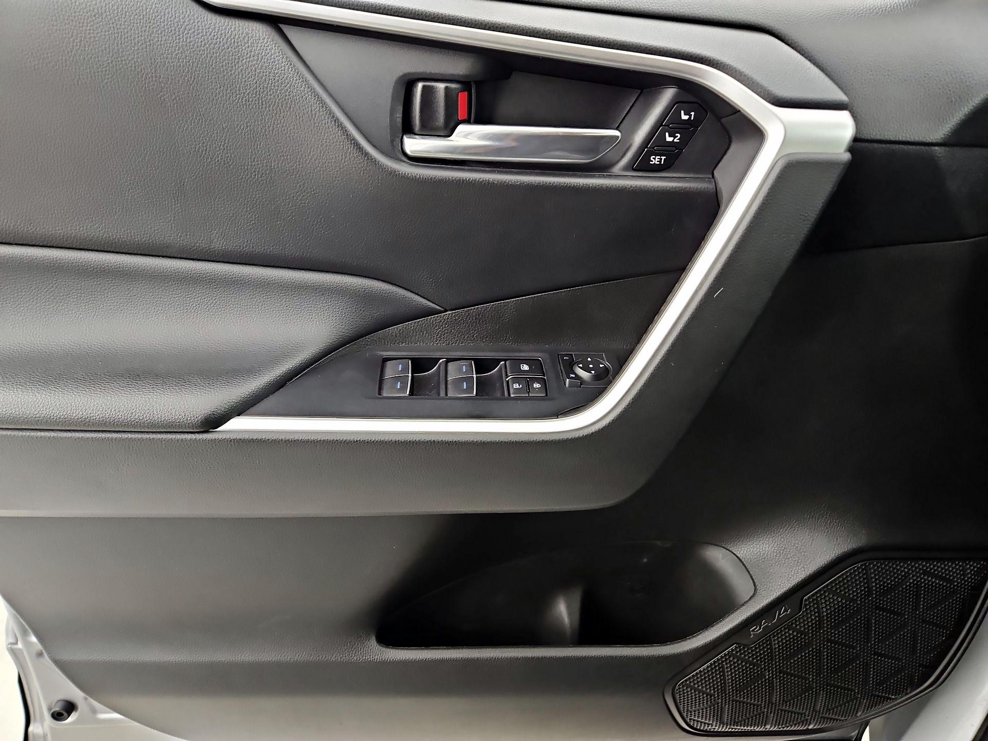 Thumbnail: 2022 Toyota RAV4 - 12