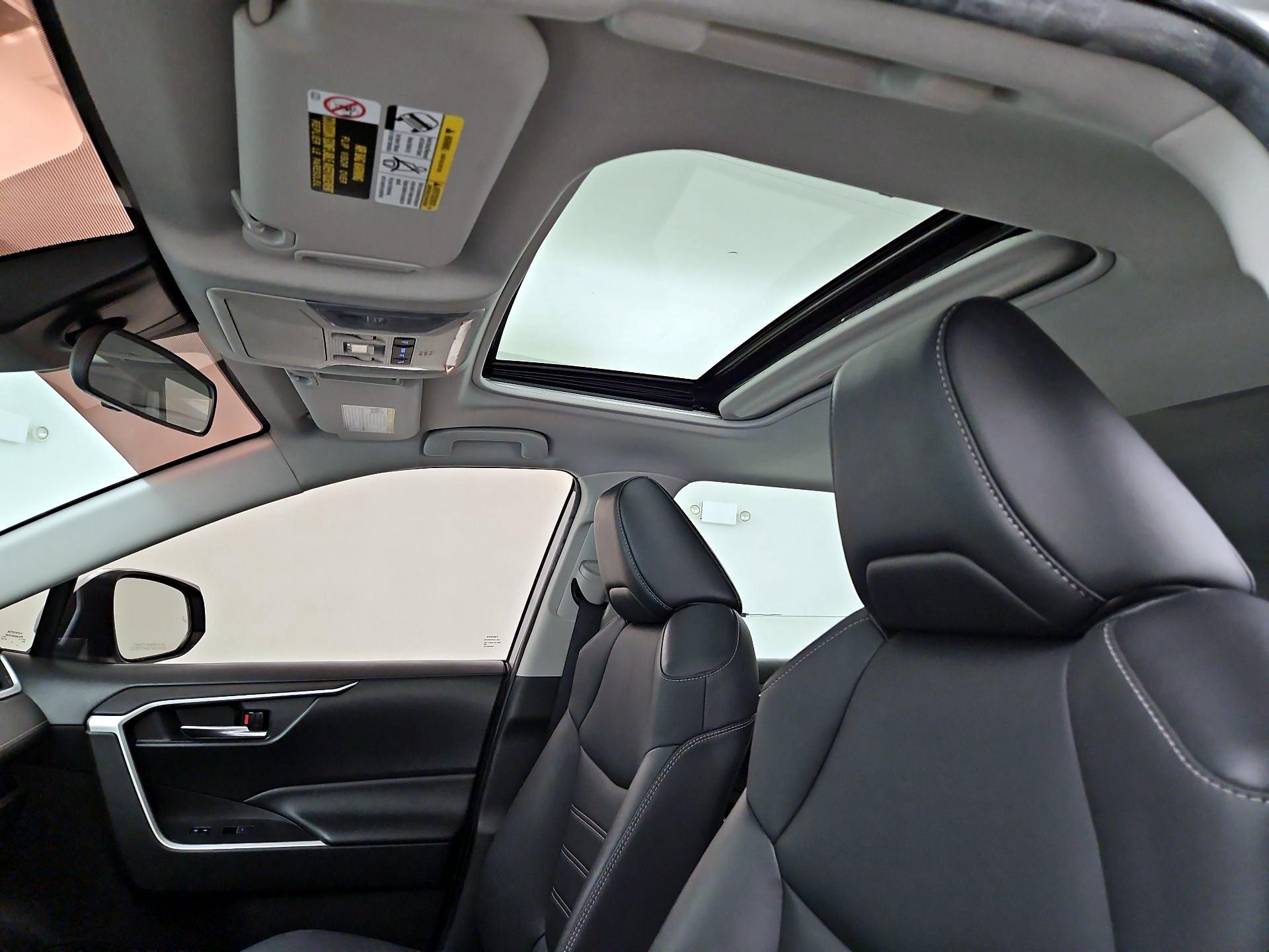 Thumbnail: 2022 Toyota RAV4 - 19