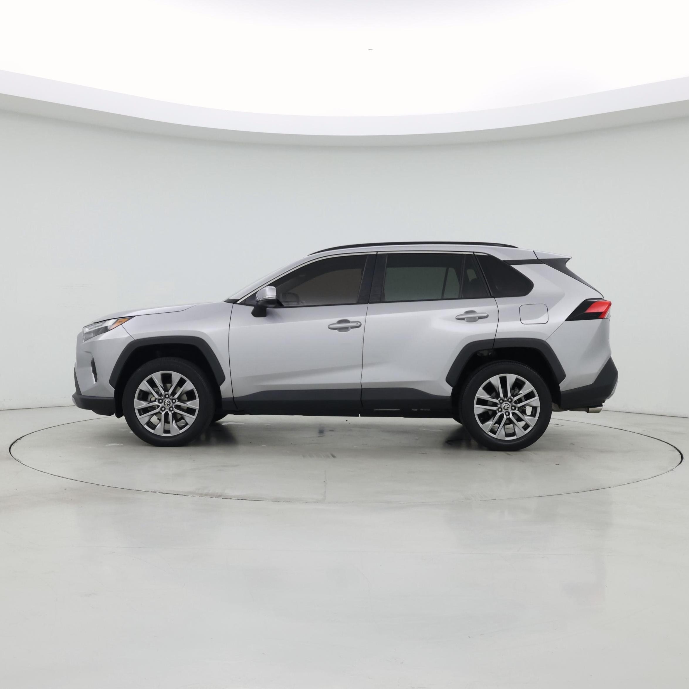 Thumbnail: 2022 Toyota RAV4 - 3