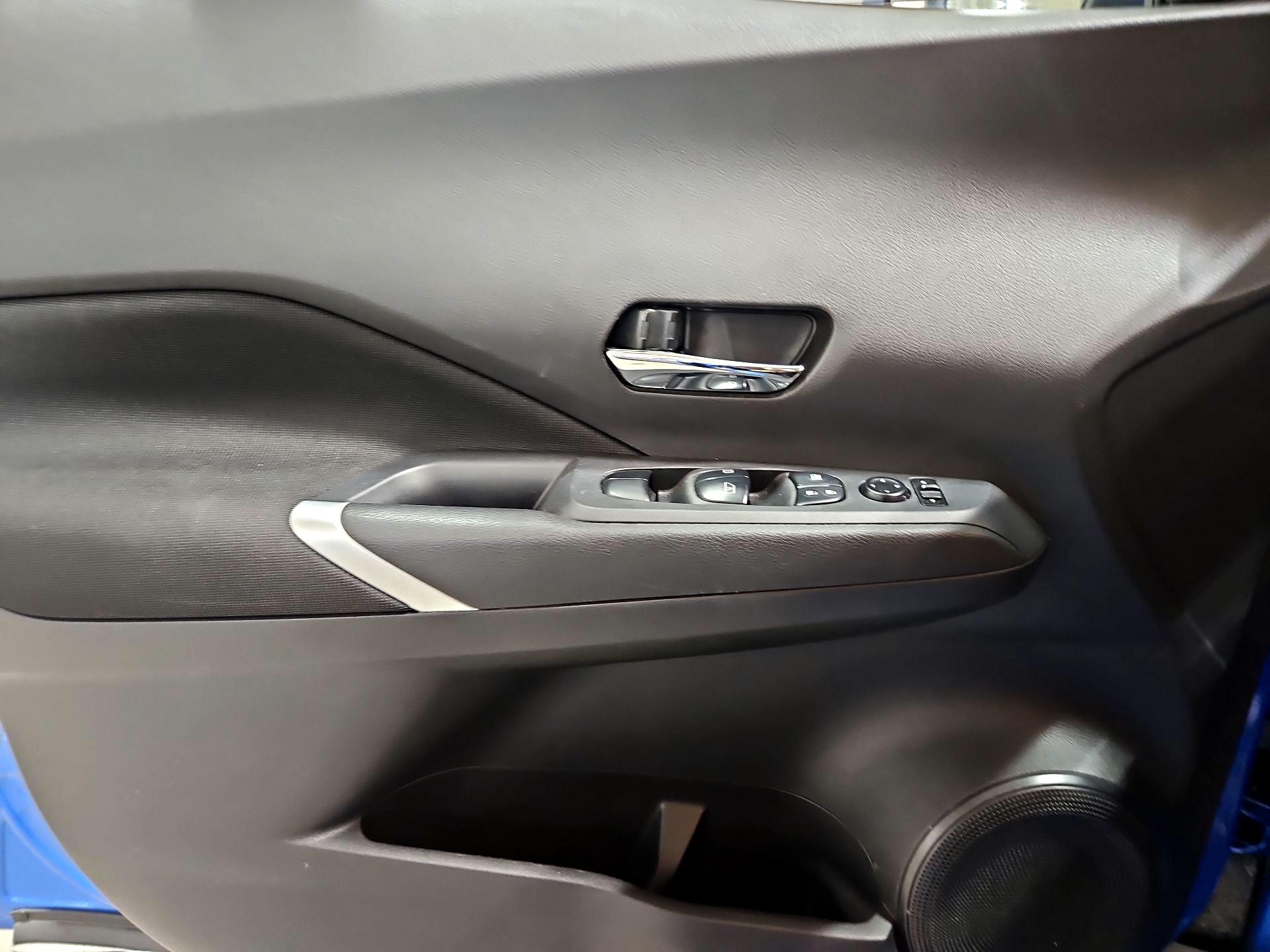 Thumbnail: 2023 Nissan Kicks - 12