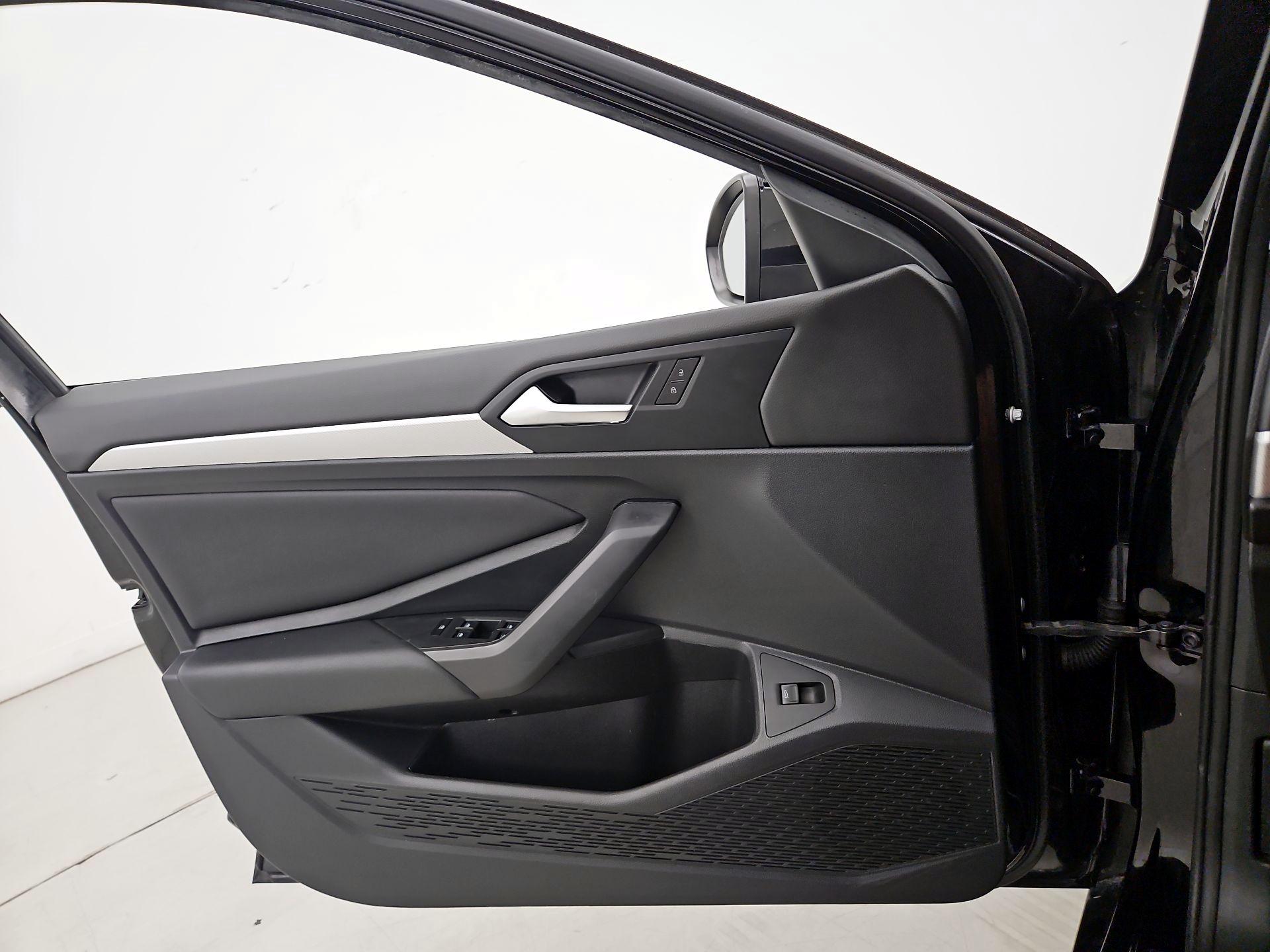 Thumbnail: 2019 Volkswagen Jetta - 12