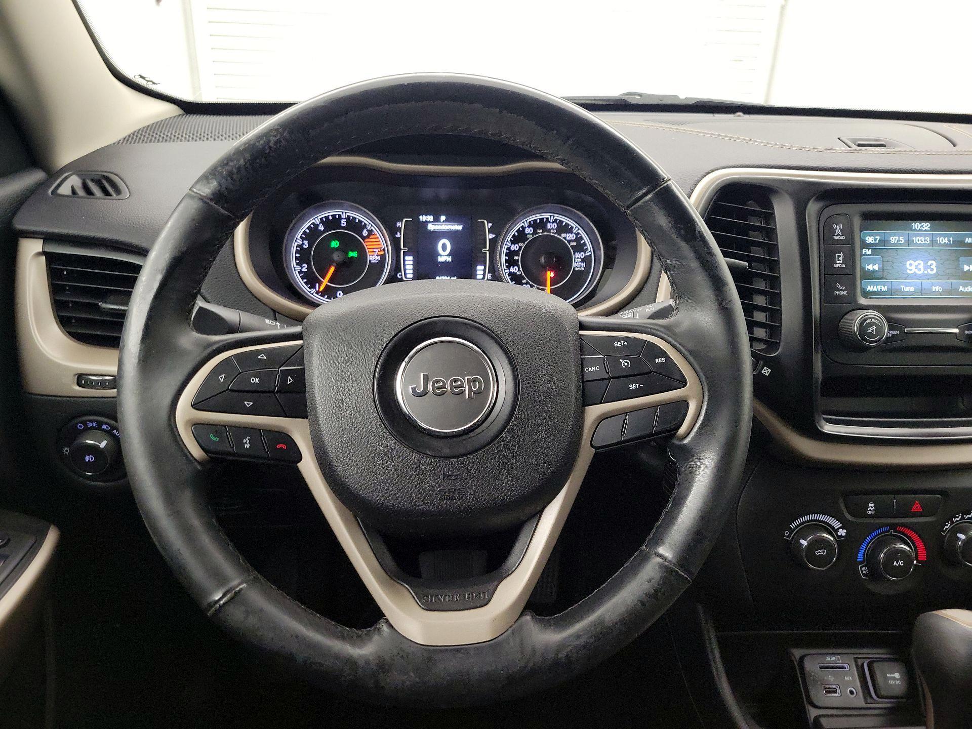 Thumbnail: 2018 Jeep Cherokee - 10