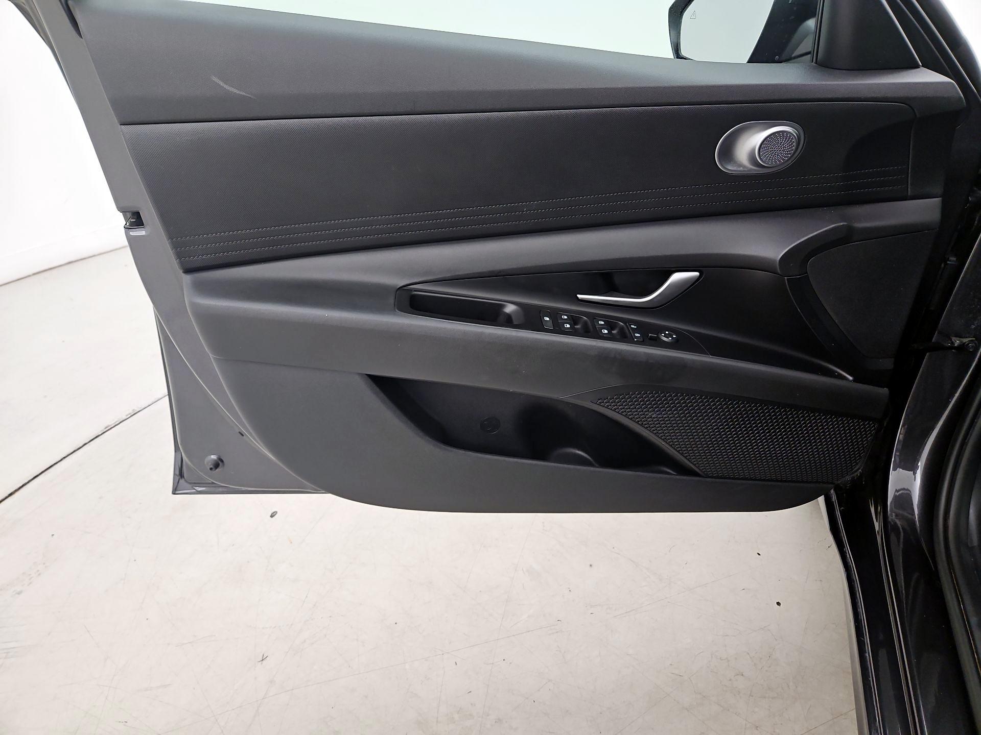 Thumbnail: 2021 Hyundai Elantra - 12