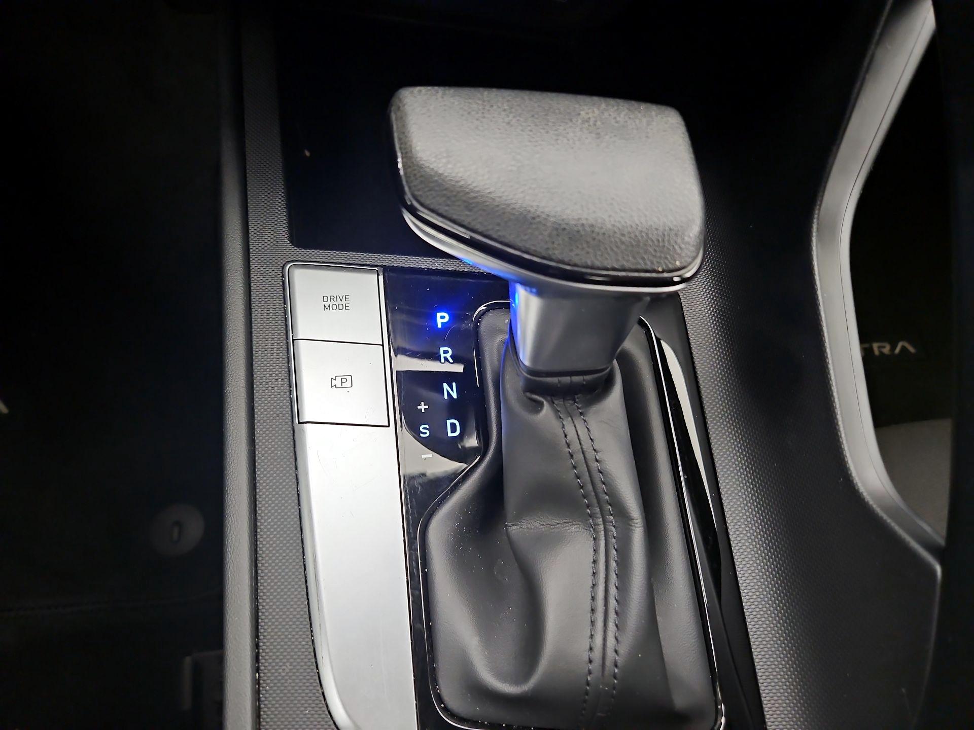 Thumbnail: 2021 Hyundai Elantra - 17