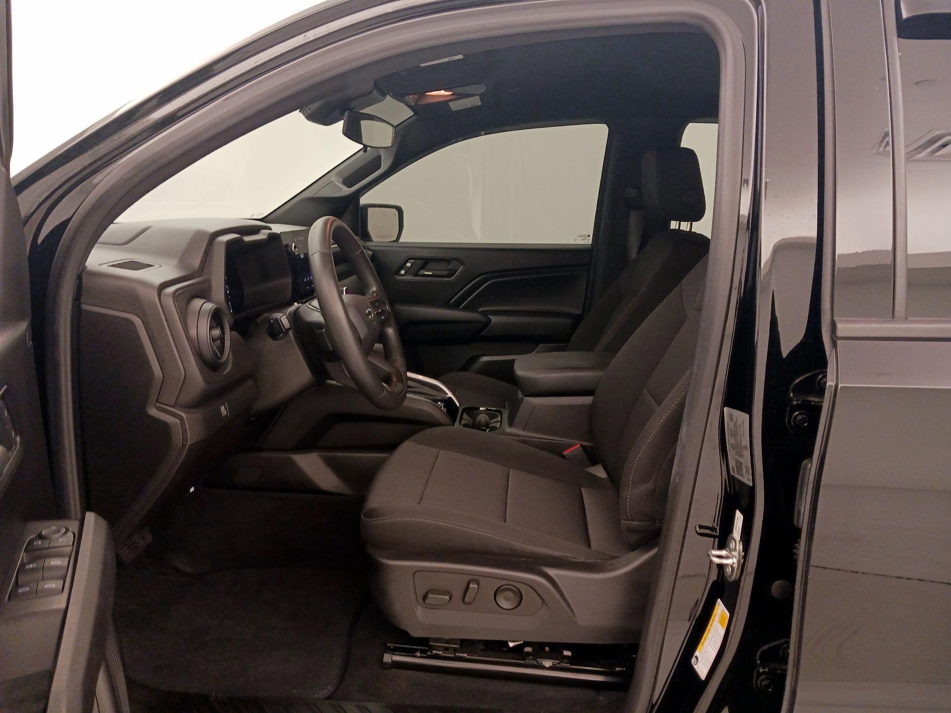 Thumbnail: 2023 Chevrolet Colorado - 11