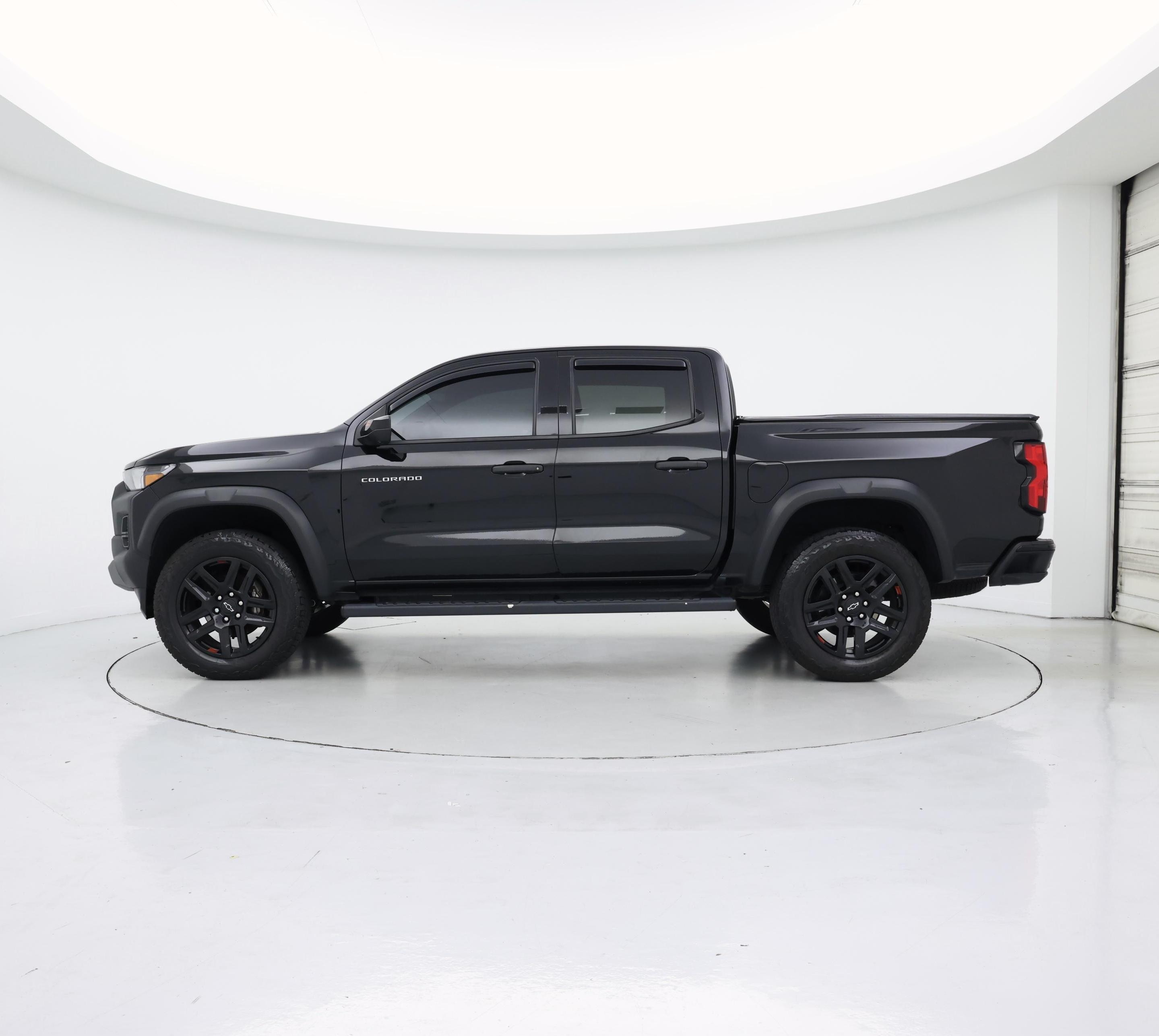 Thumbnail: 2023 Chevrolet Colorado - 3