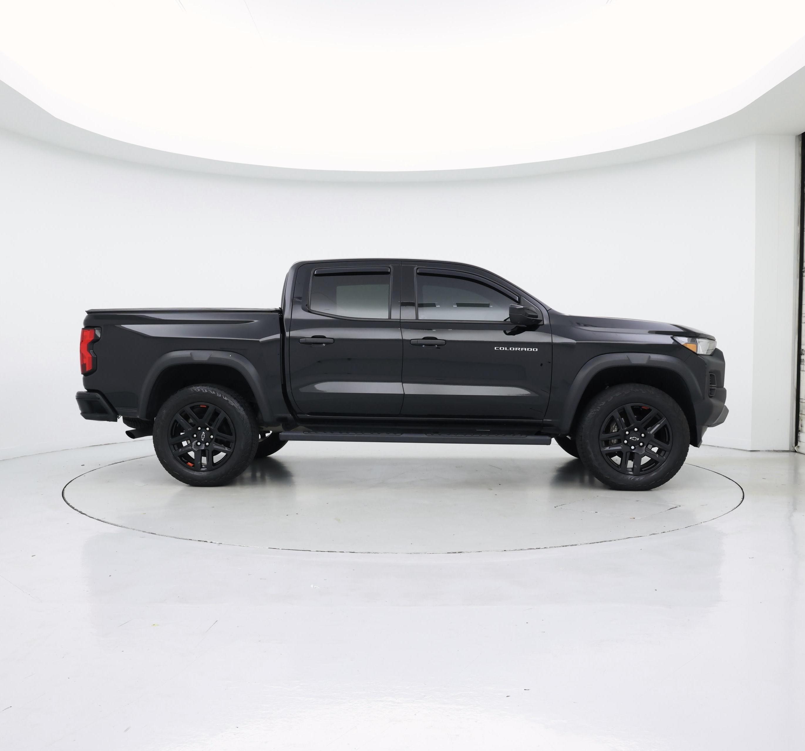 Thumbnail: 2023 Chevrolet Colorado - 7