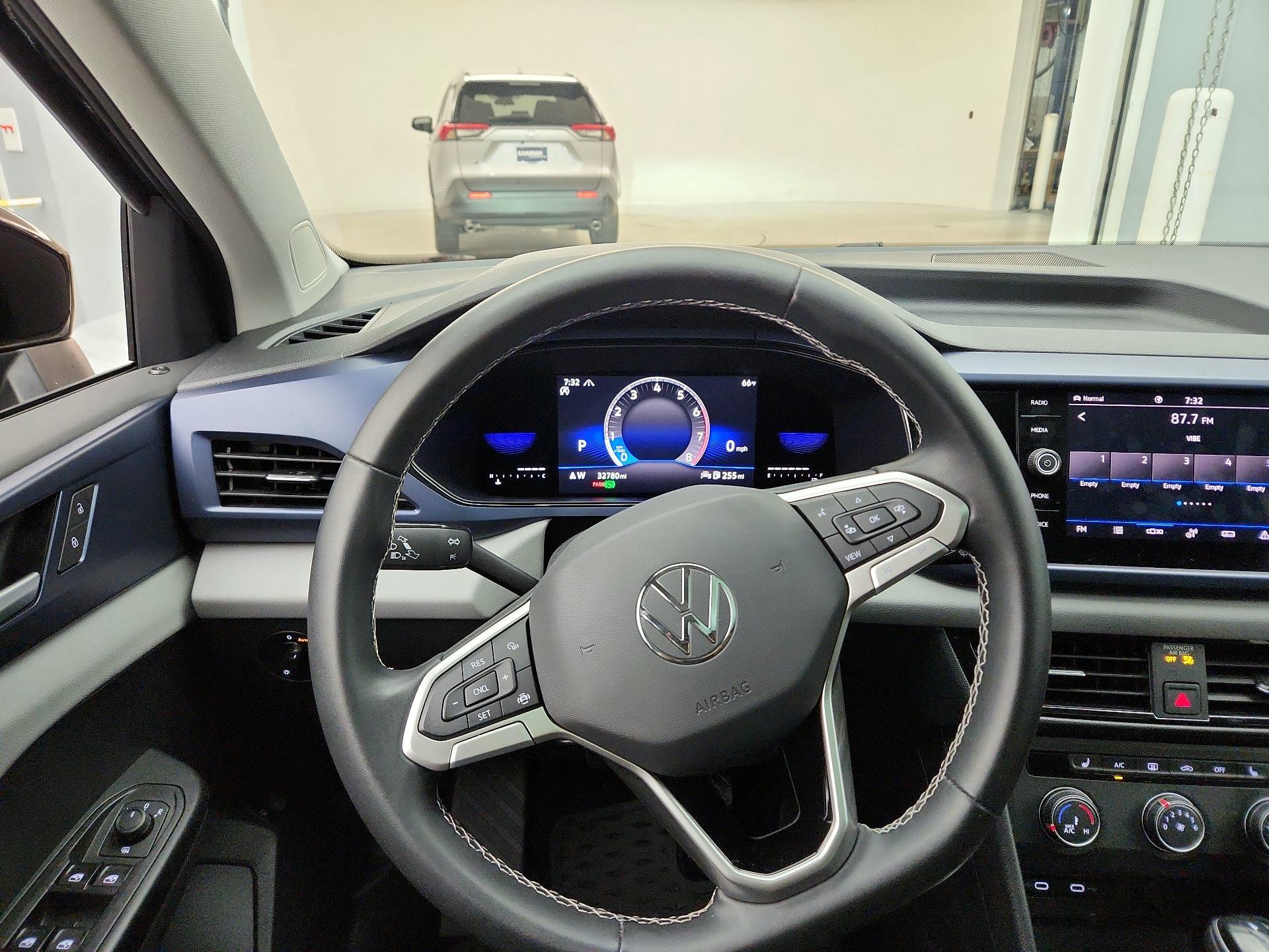 Thumbnail: 2022 Volkswagen Taos - 10