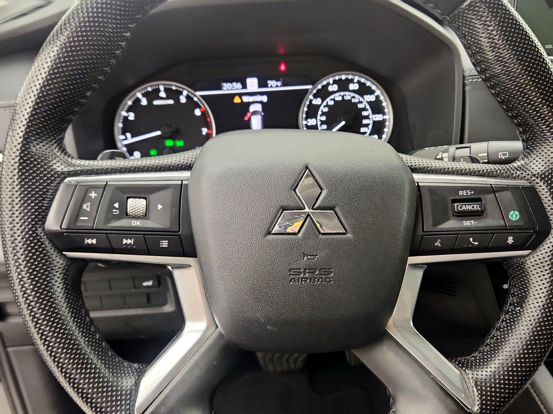 Thumbnail: 2022 Mitsubishi Outlander - 10