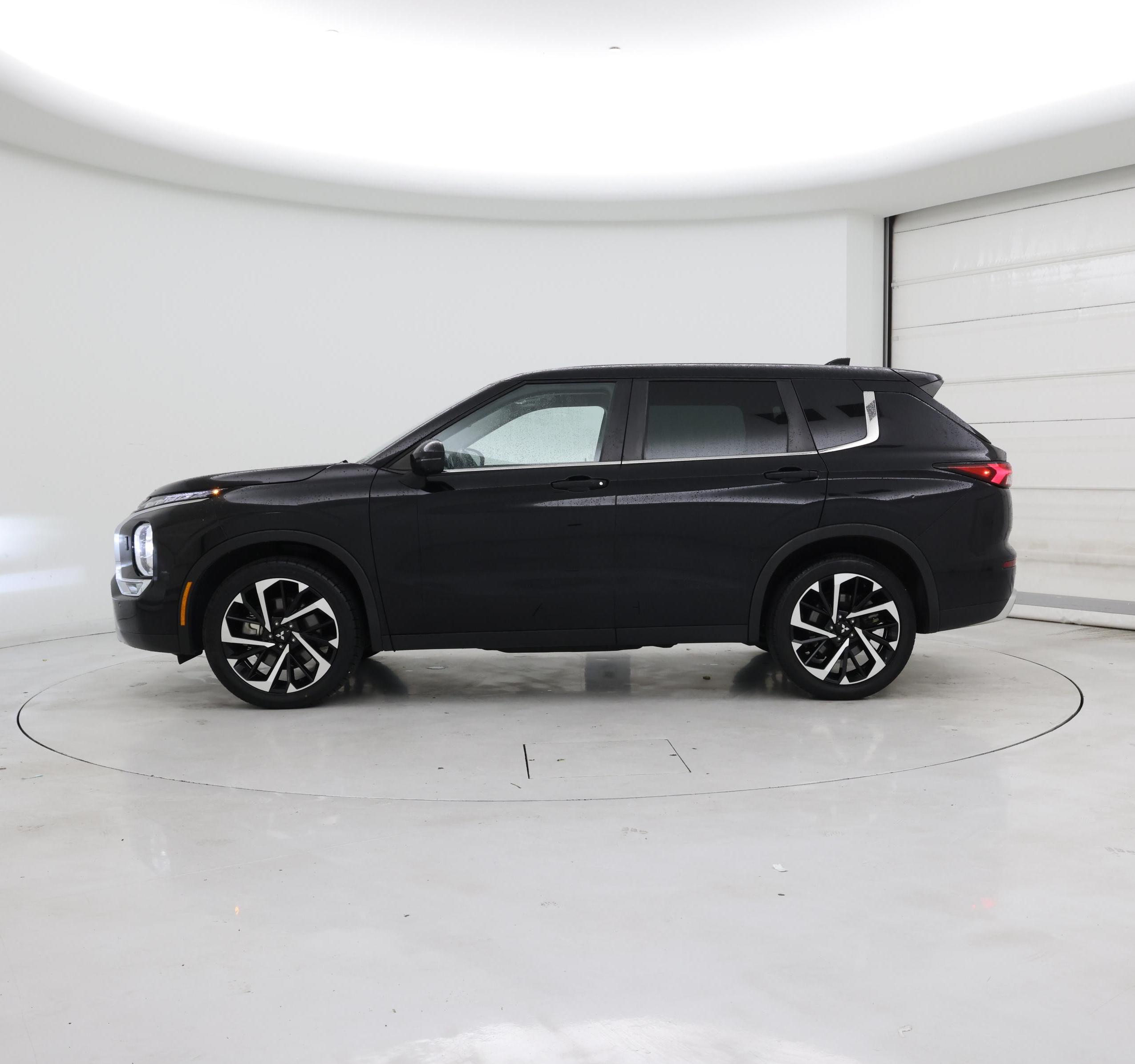 Thumbnail: 2022 Mitsubishi Outlander - 3