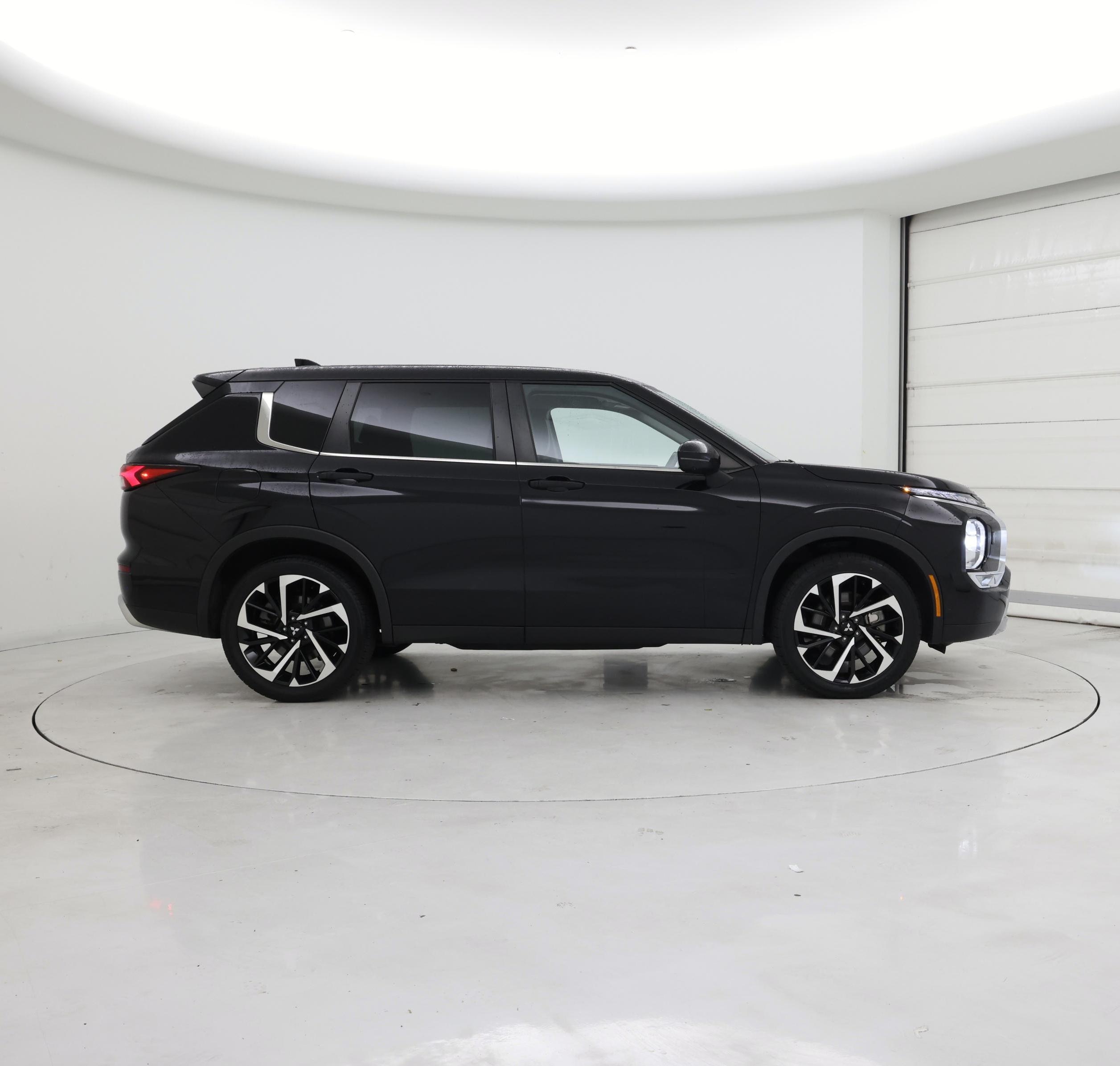 Thumbnail: 2022 Mitsubishi Outlander - 7