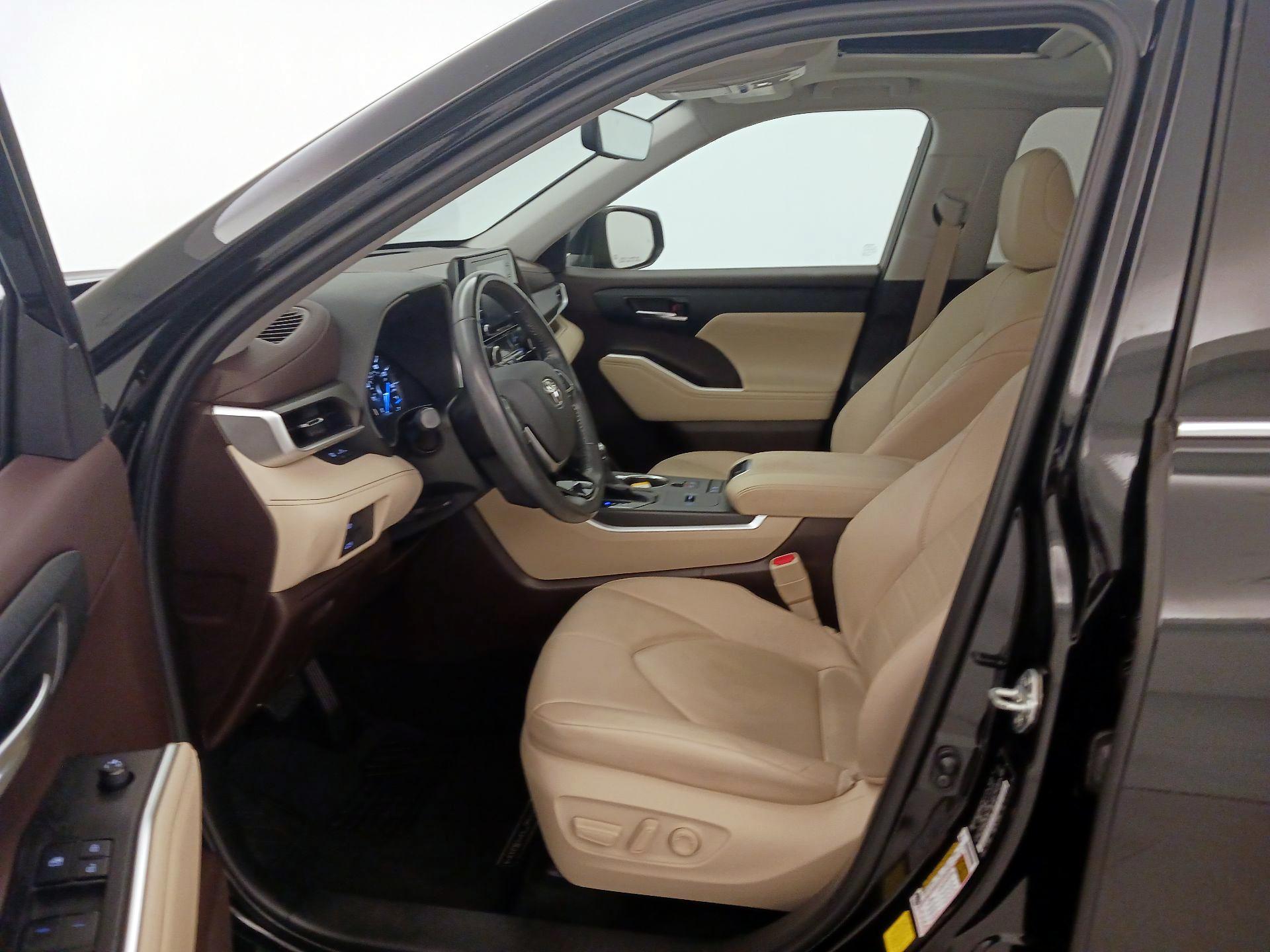 Thumbnail: 2021 Toyota Highlander - 11