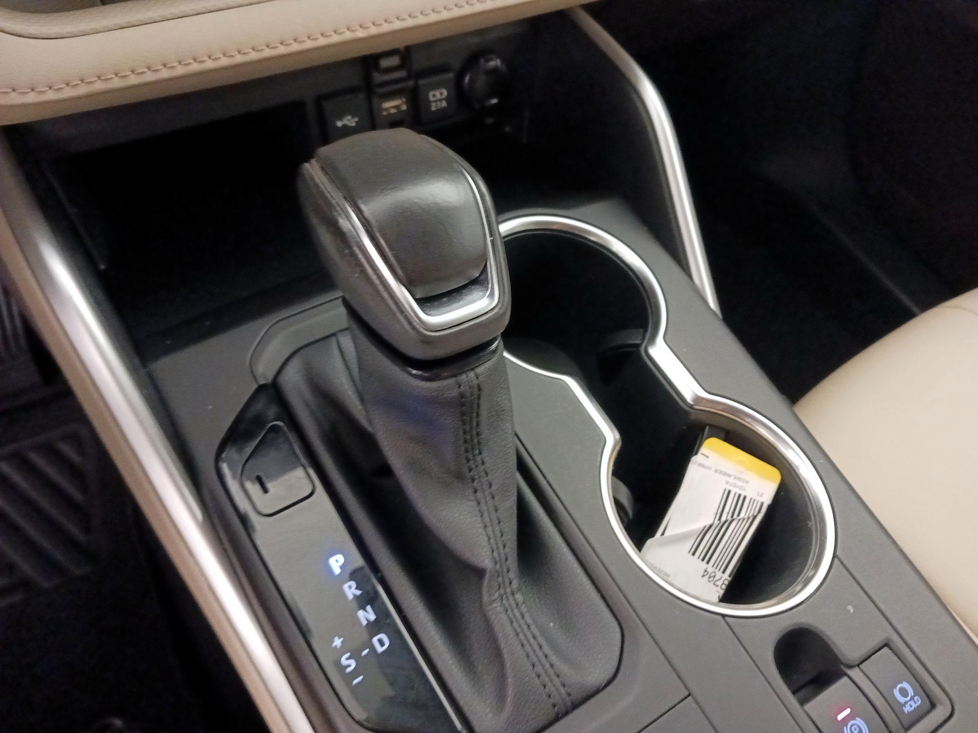 Thumbnail: 2021 Toyota Highlander - 17