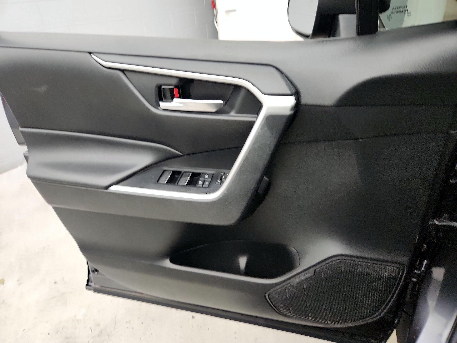 Thumbnail: 2022 Toyota RAV4 - 12