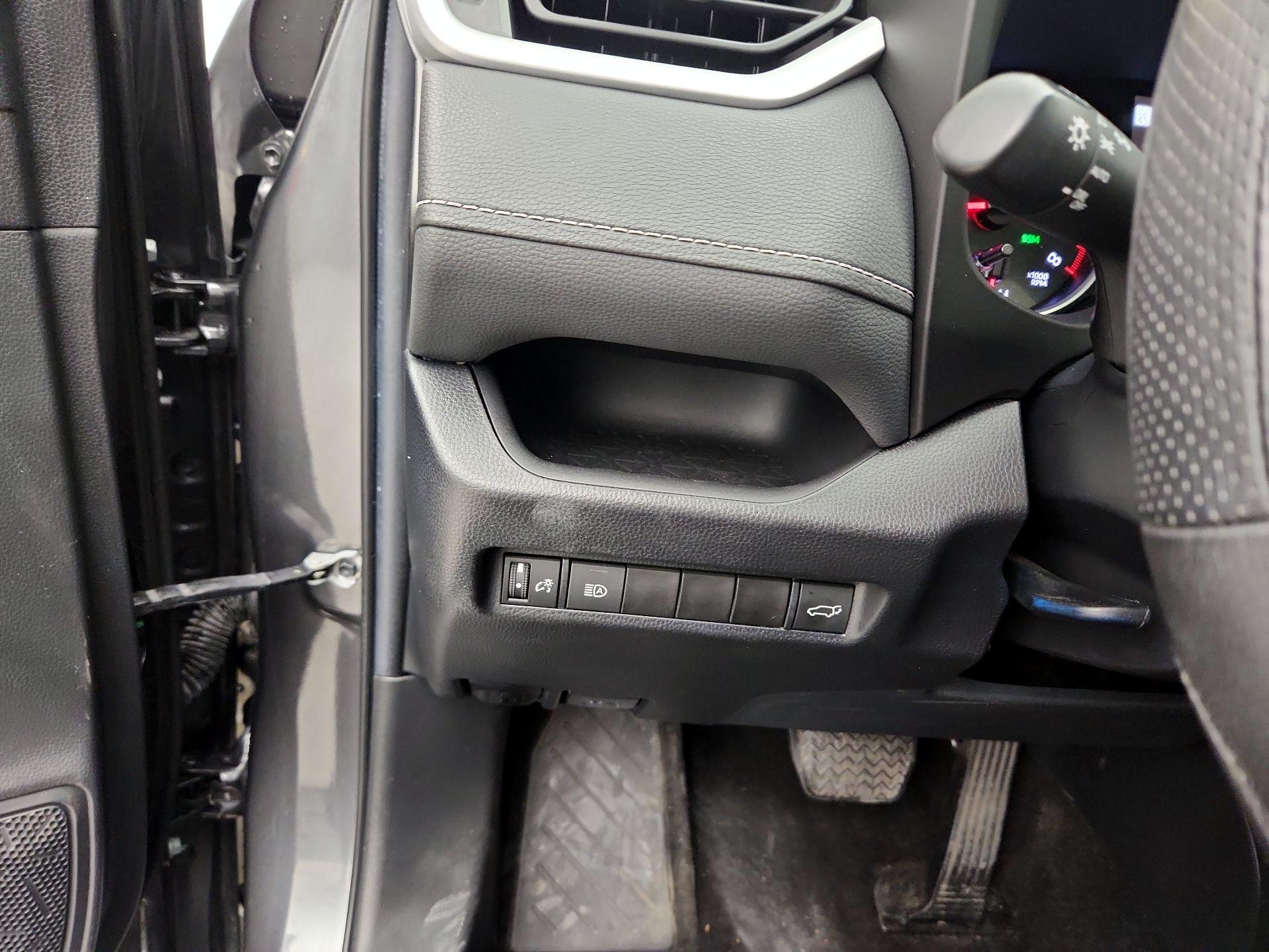 Thumbnail: 2022 Toyota RAV4 - 13