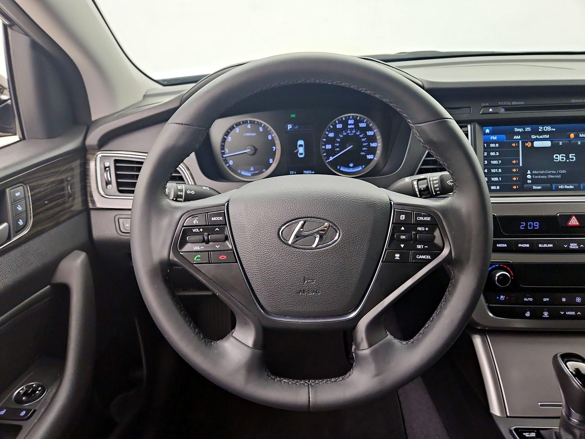Thumbnail: 2016 Hyundai Sonata - 10