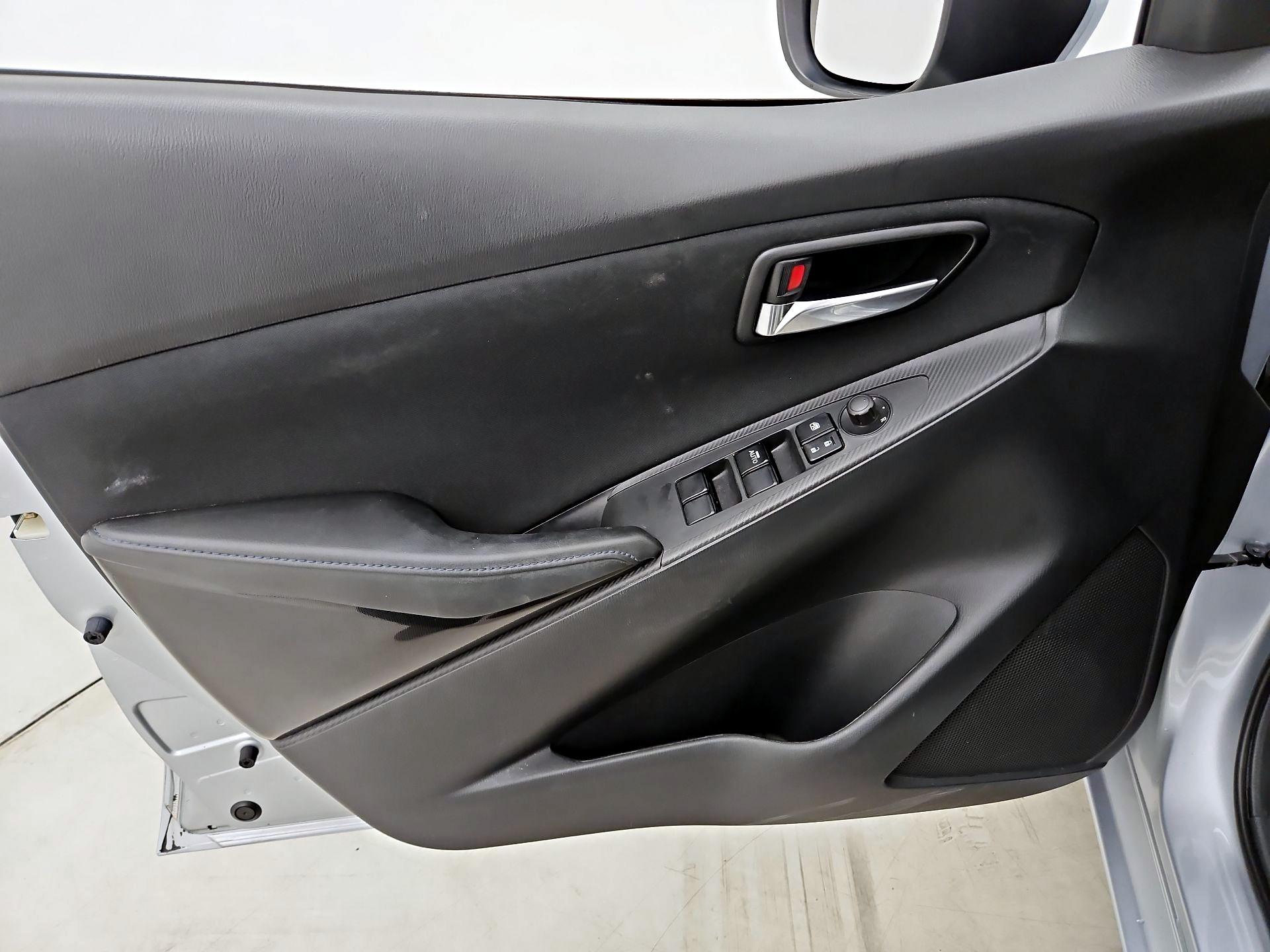 Thumbnail: 2018 Toyota Yaris iA - 12
