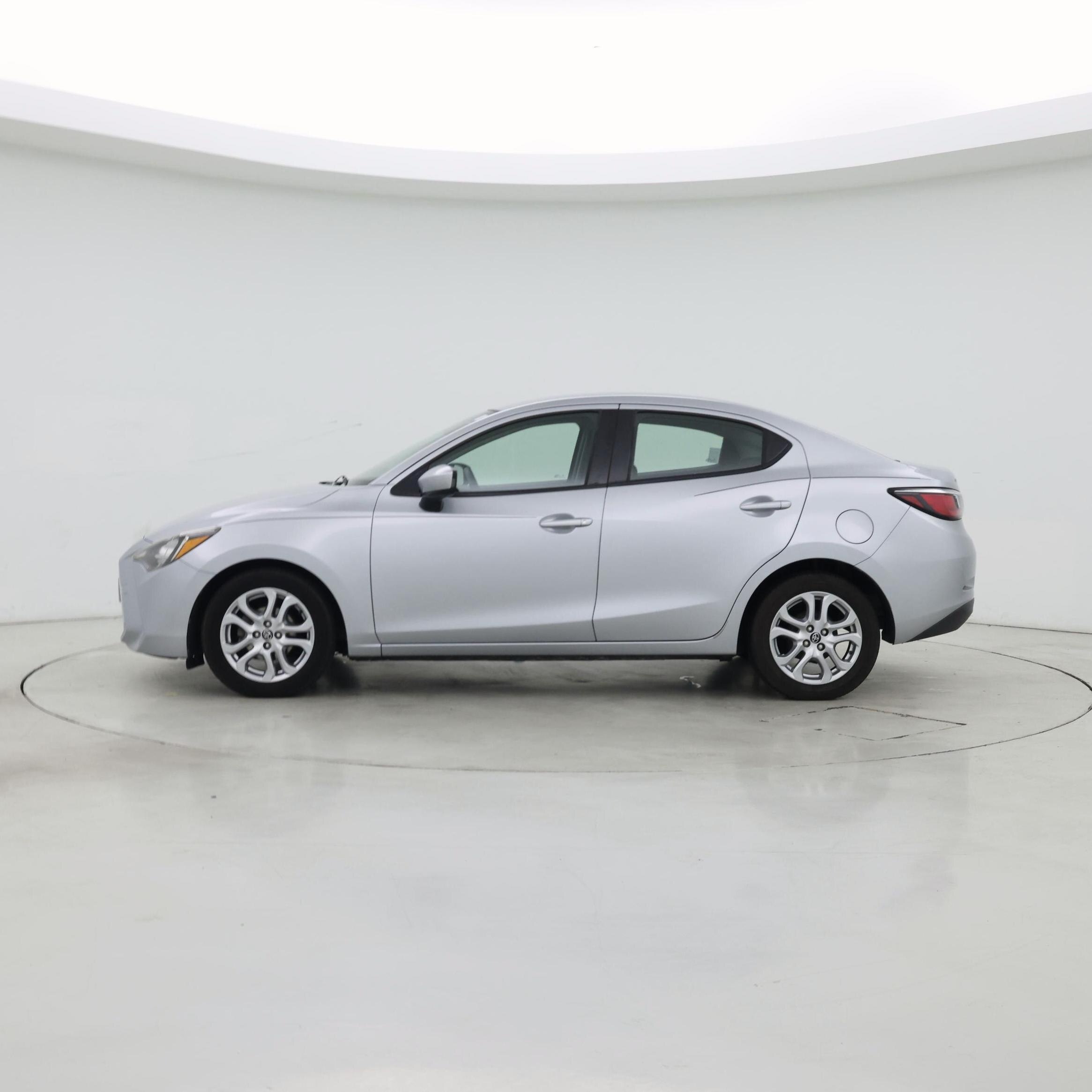 Thumbnail: 2018 Toyota Yaris iA - 3