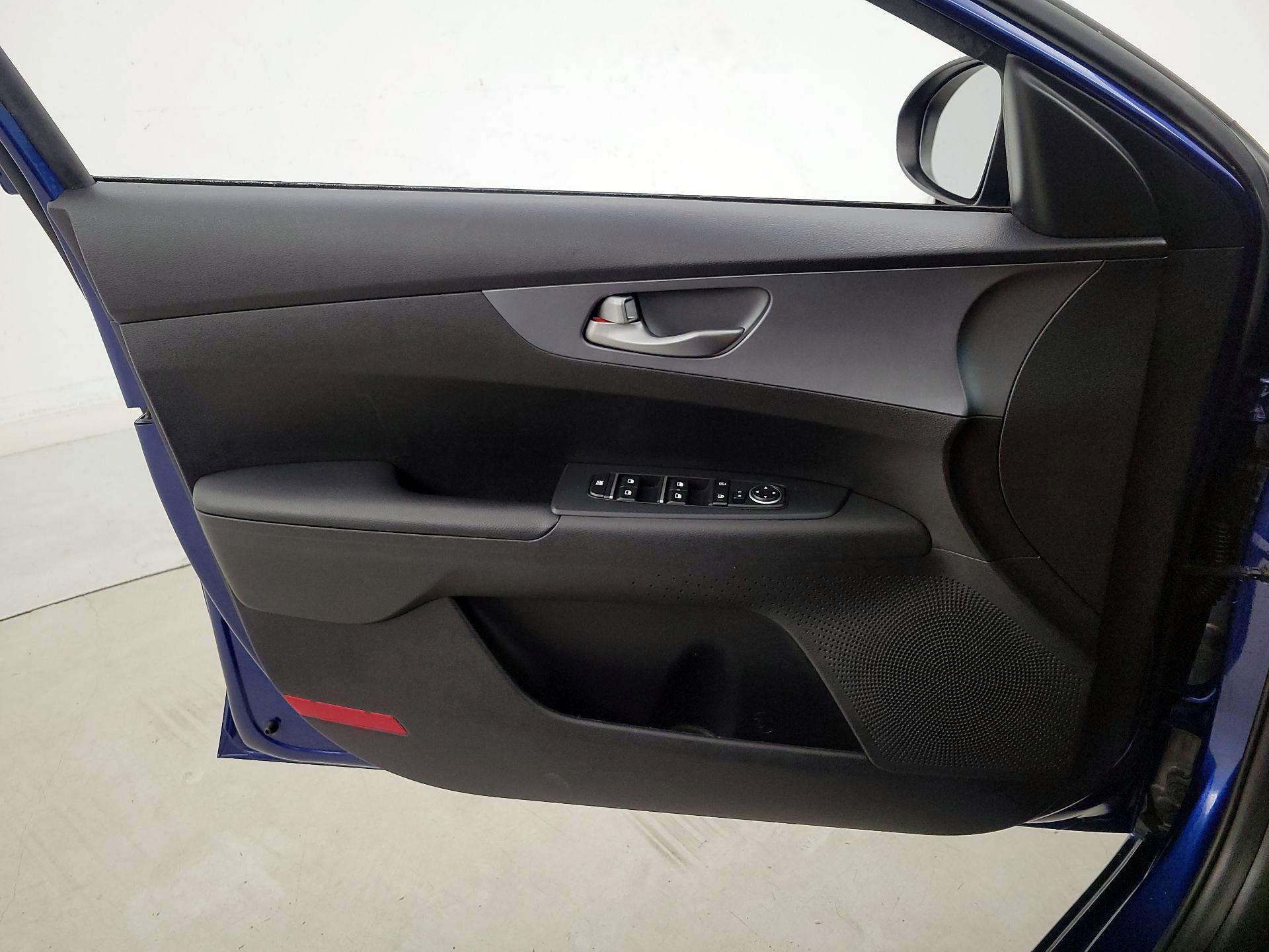 Thumbnail: 2021 Kia Forte - 12