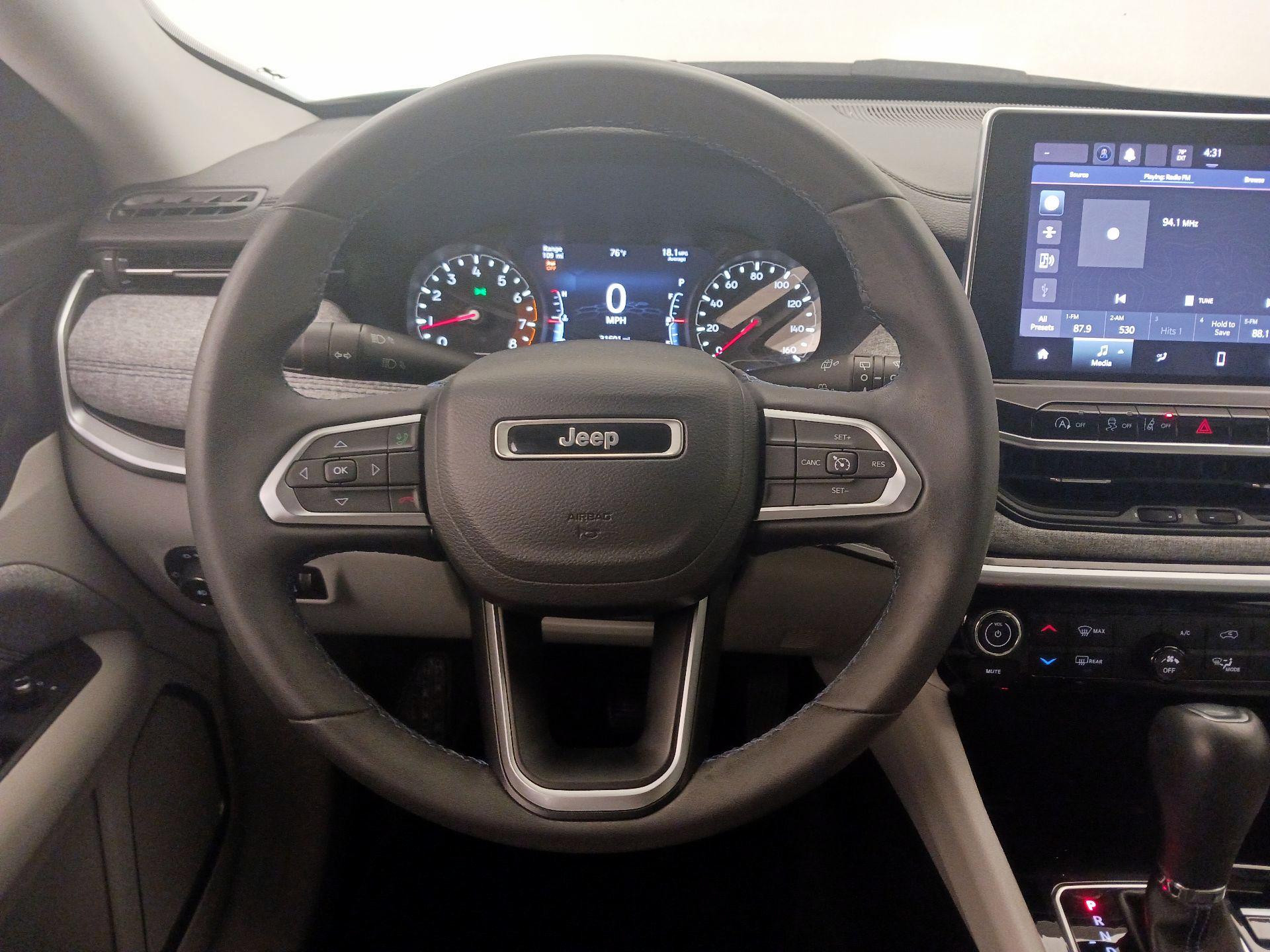 Thumbnail: 2022 Jeep Compass - 10