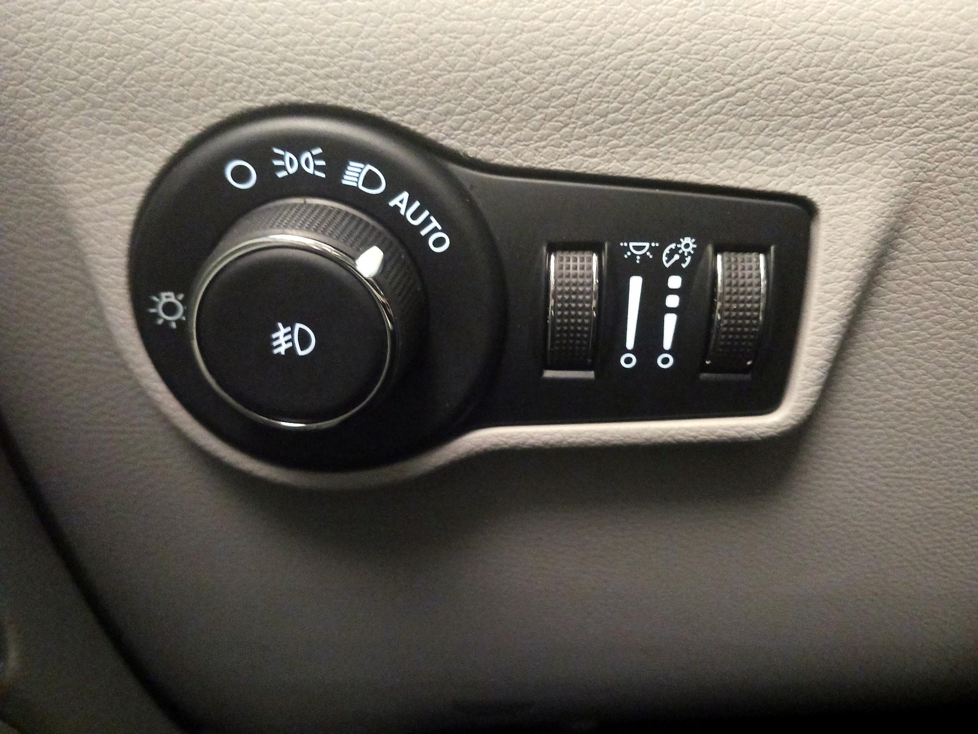 Thumbnail: 2022 Jeep Compass - 13