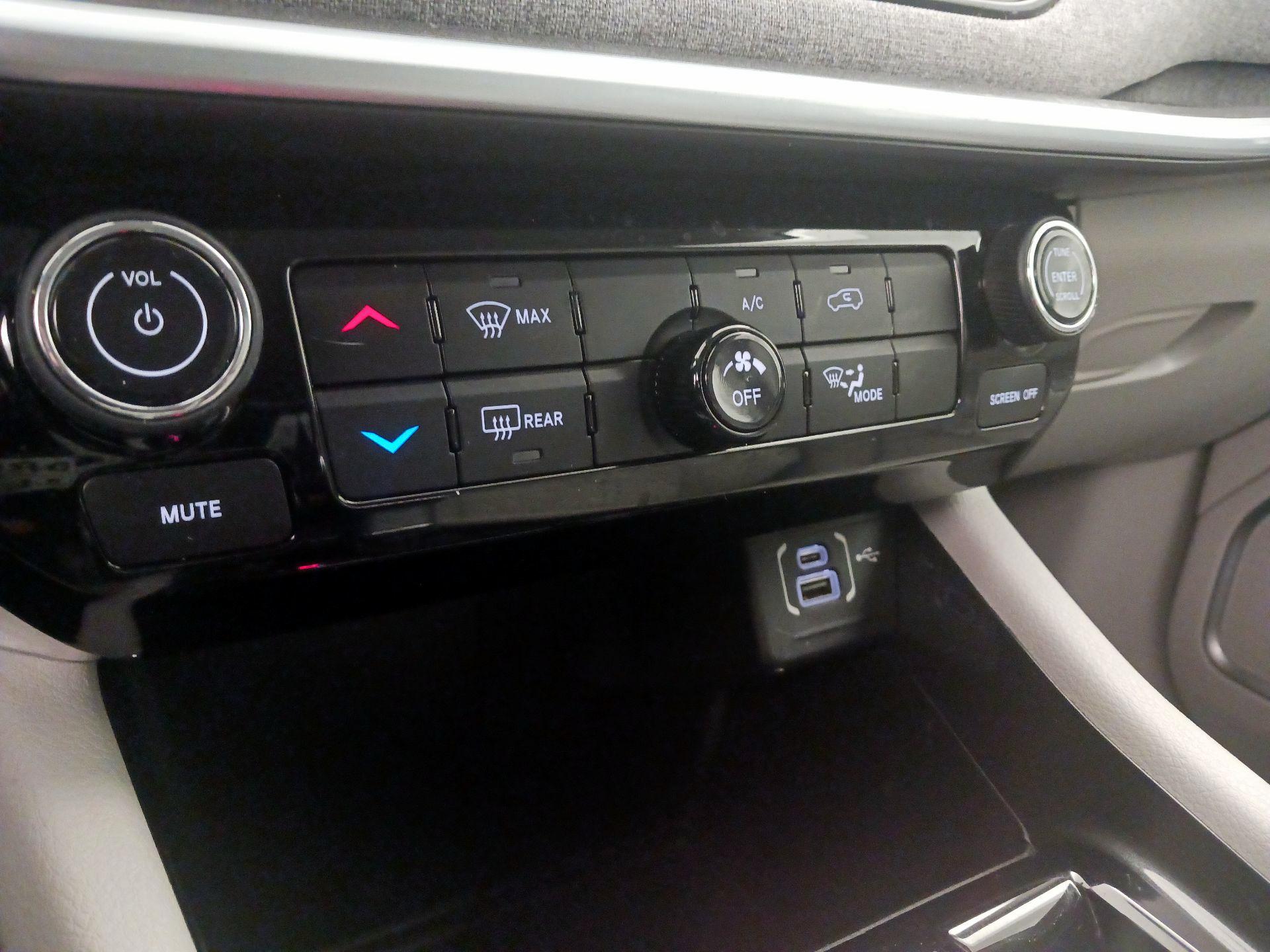 Thumbnail: 2022 Jeep Compass - 16