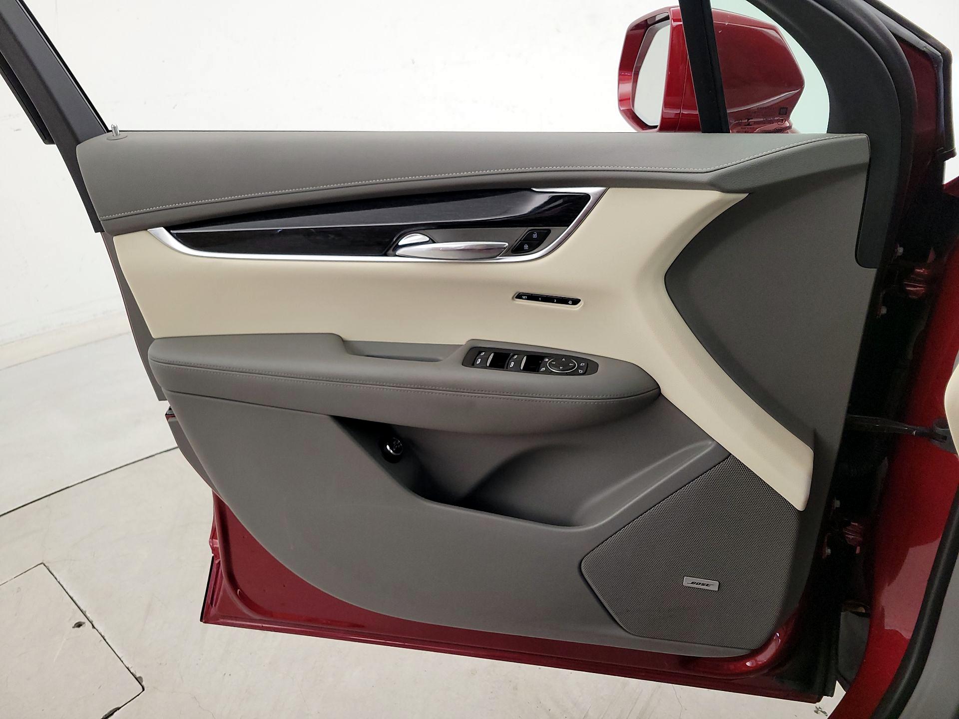 Thumbnail: 2020 Cadillac XT6 - 12