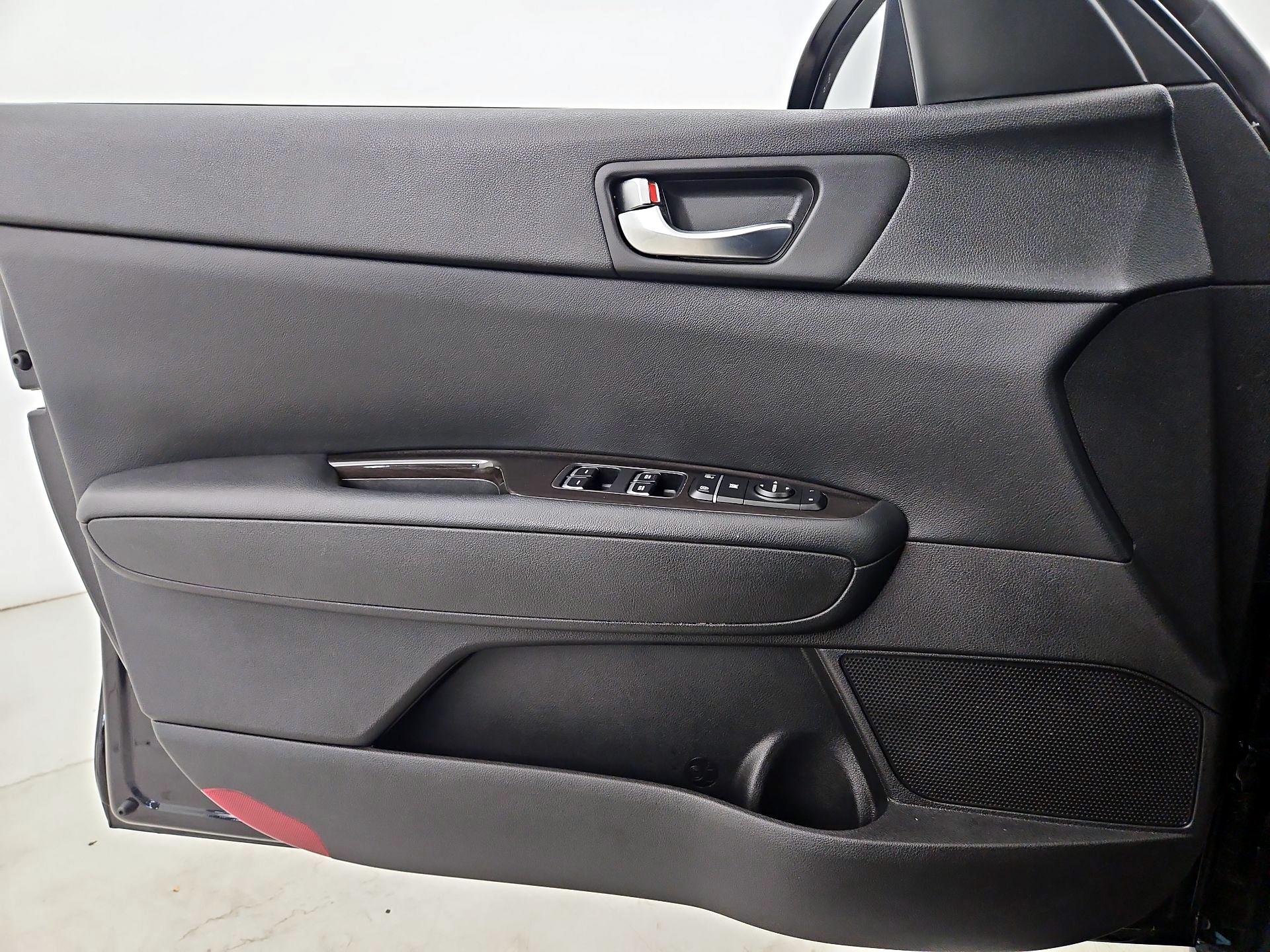 Thumbnail: 2019 Kia Optima - 12