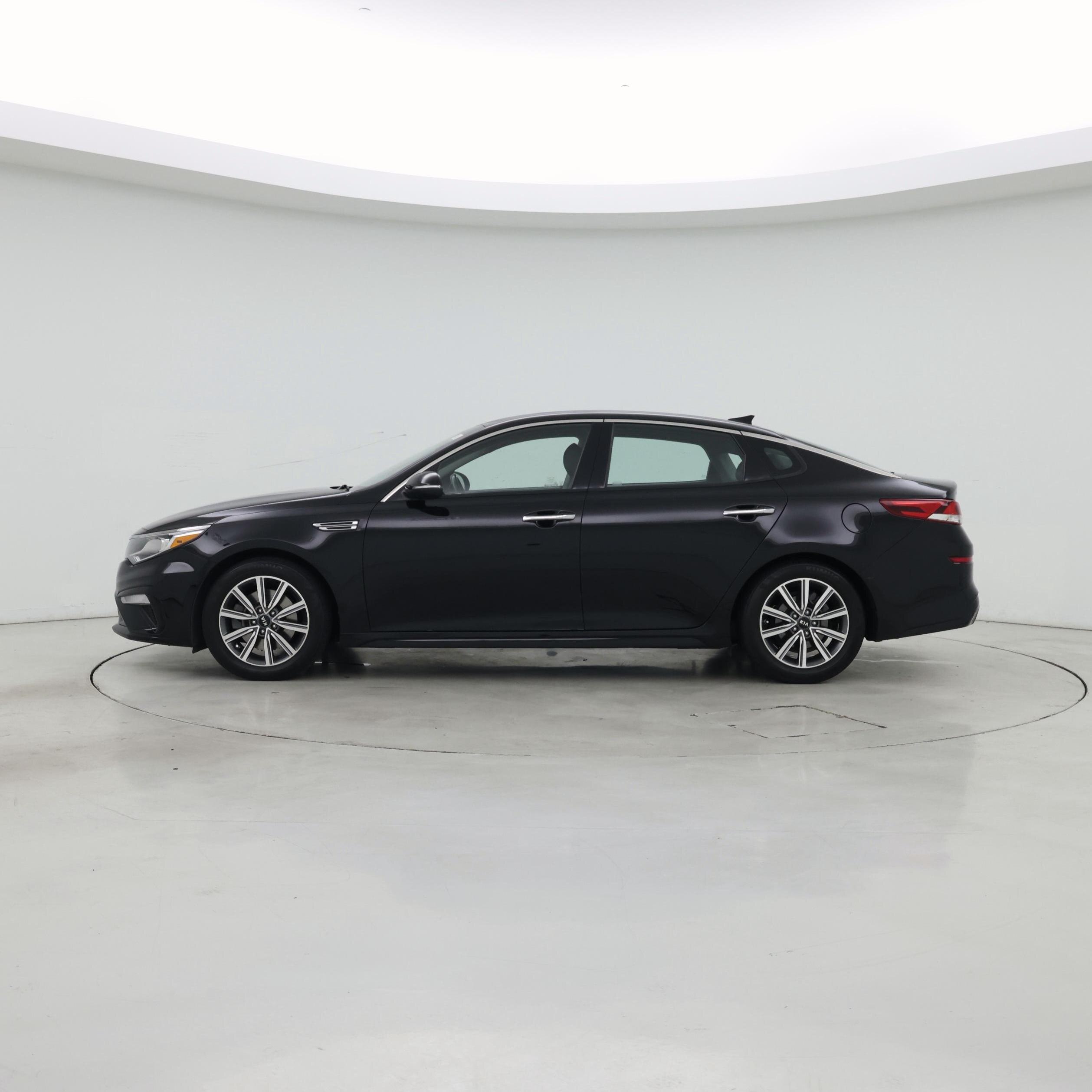 Thumbnail: 2019 Kia Optima - 3