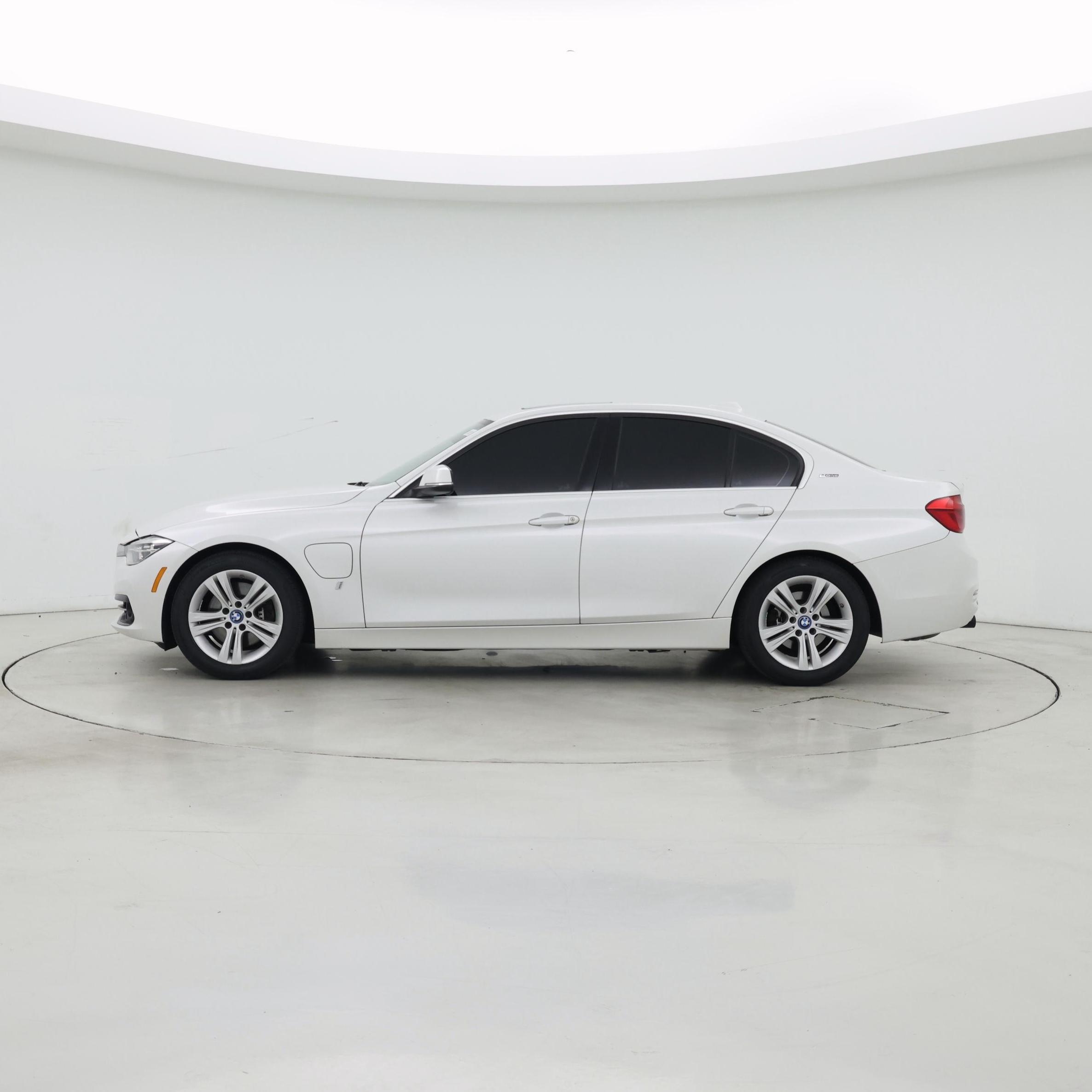 Thumbnail: 2018 BMW 3 Series - 3