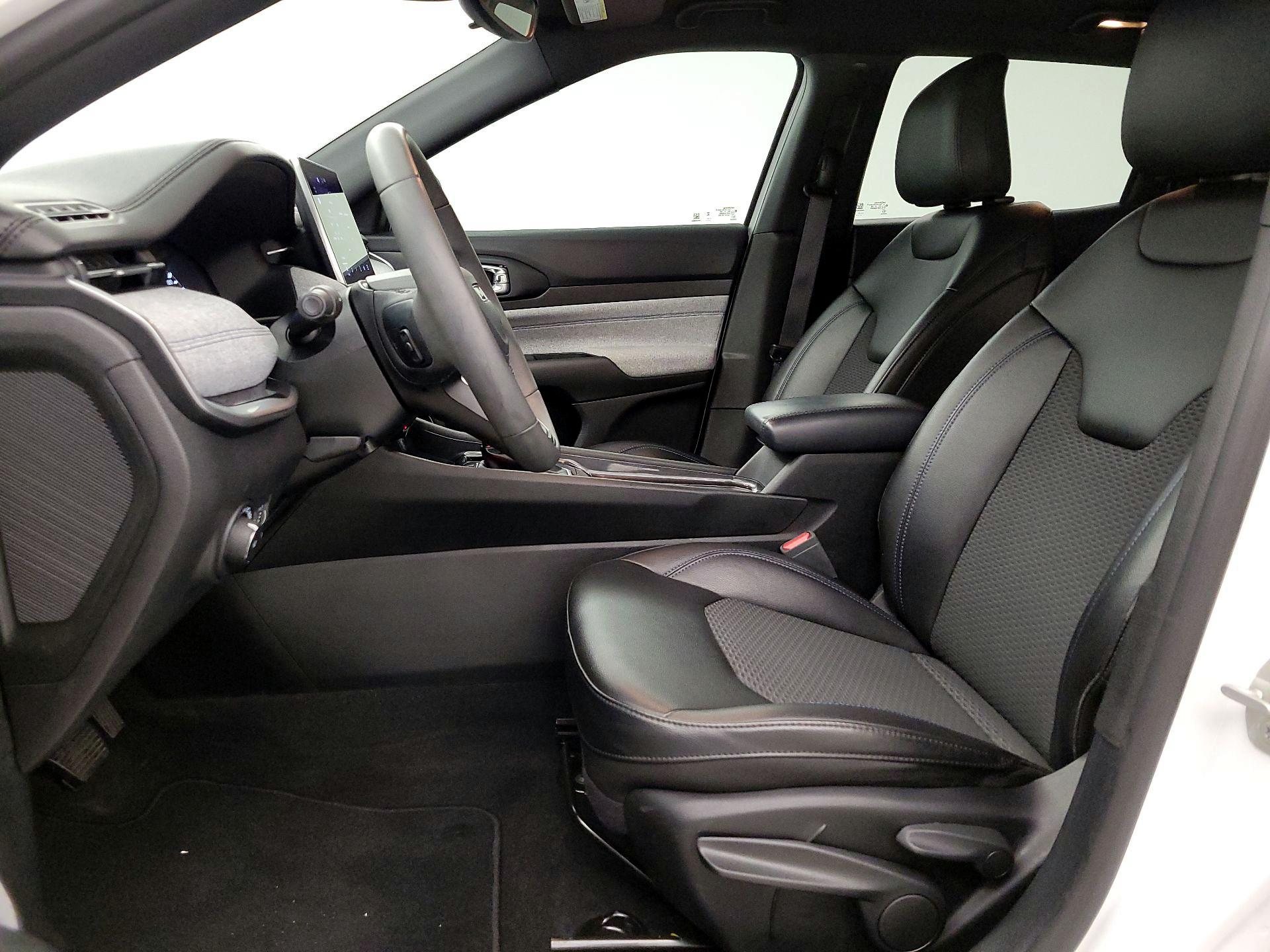 Thumbnail: 2023 Jeep Compass - 11