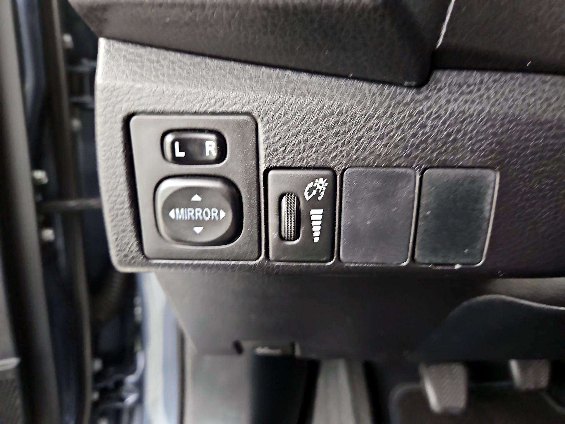 Thumbnail: 2016 Toyota Corolla - 13