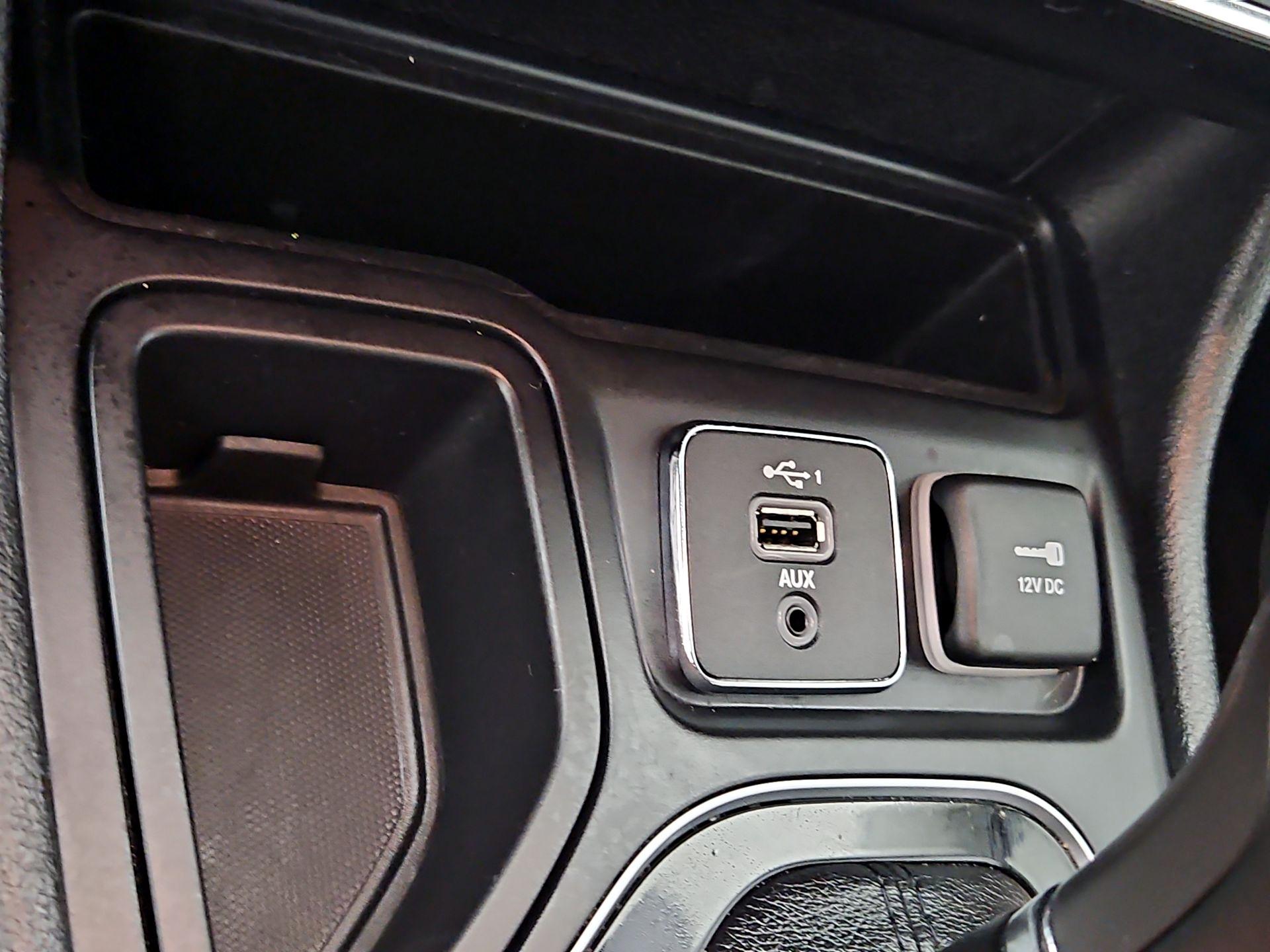 Thumbnail: 2019 Jeep Cherokee - 18