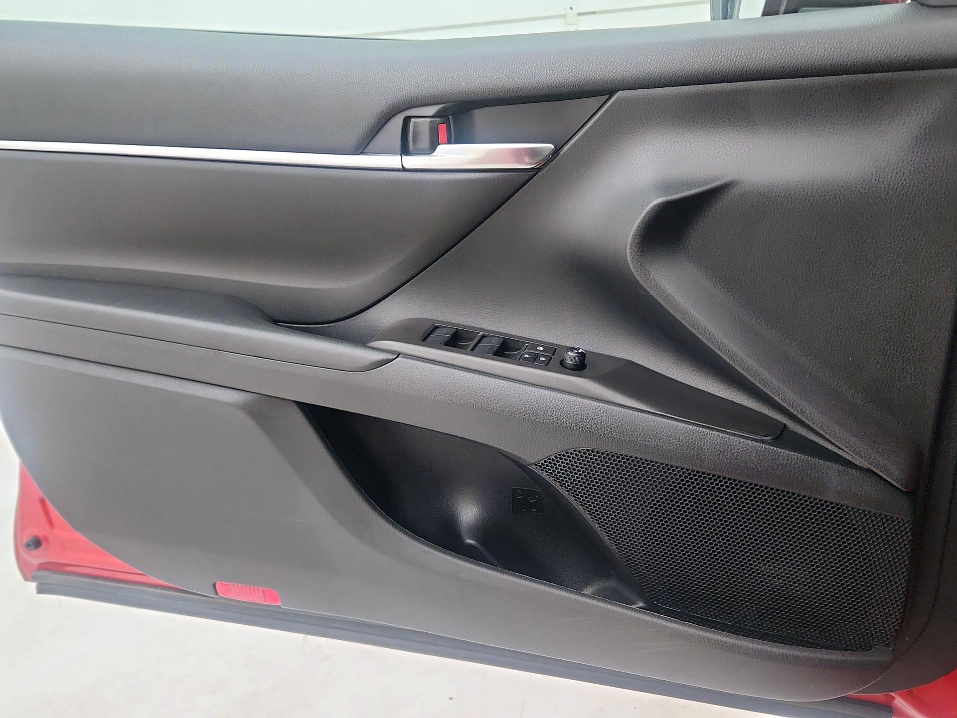 Thumbnail: 2022 Toyota Camry - 12