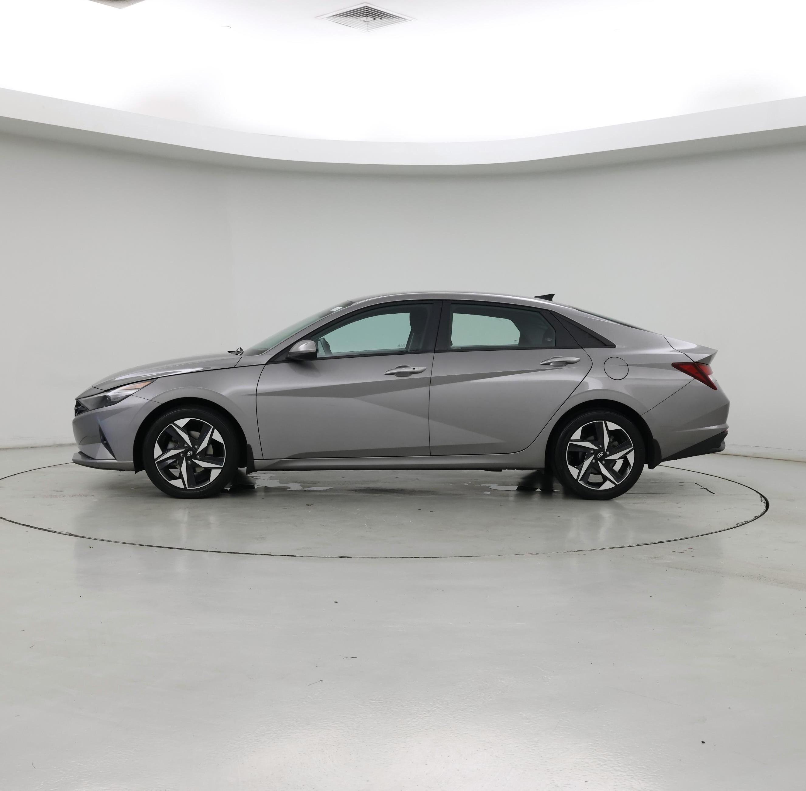 Thumbnail: 2023 Hyundai Elantra - 3